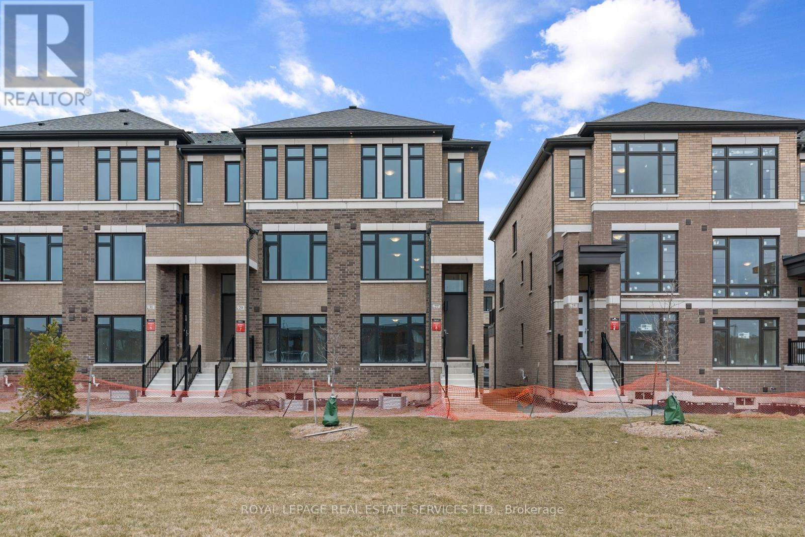 












27 CHERRY HILL LANE

,
Barrie,




Ontario
L4N6K7

