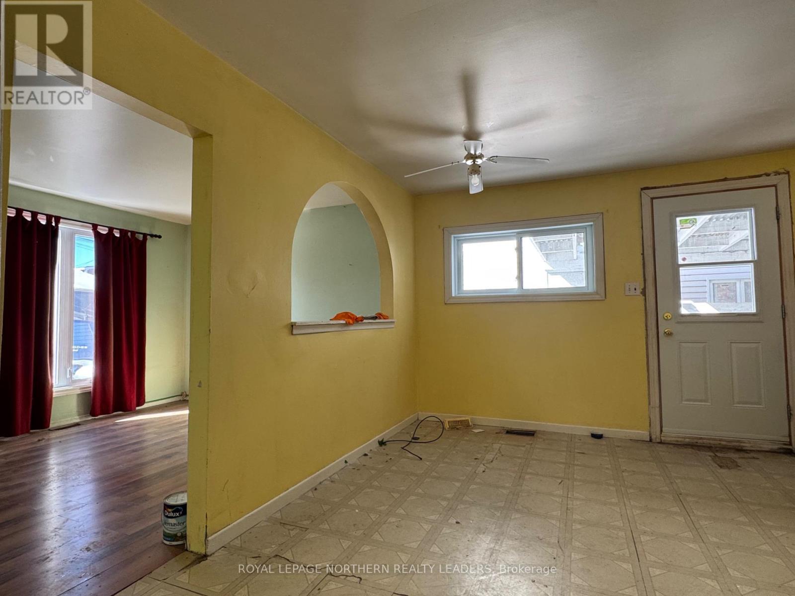 












44 KENT AVENUE

,
Timmins (TS - SW),




Ontario
P4N3B8

