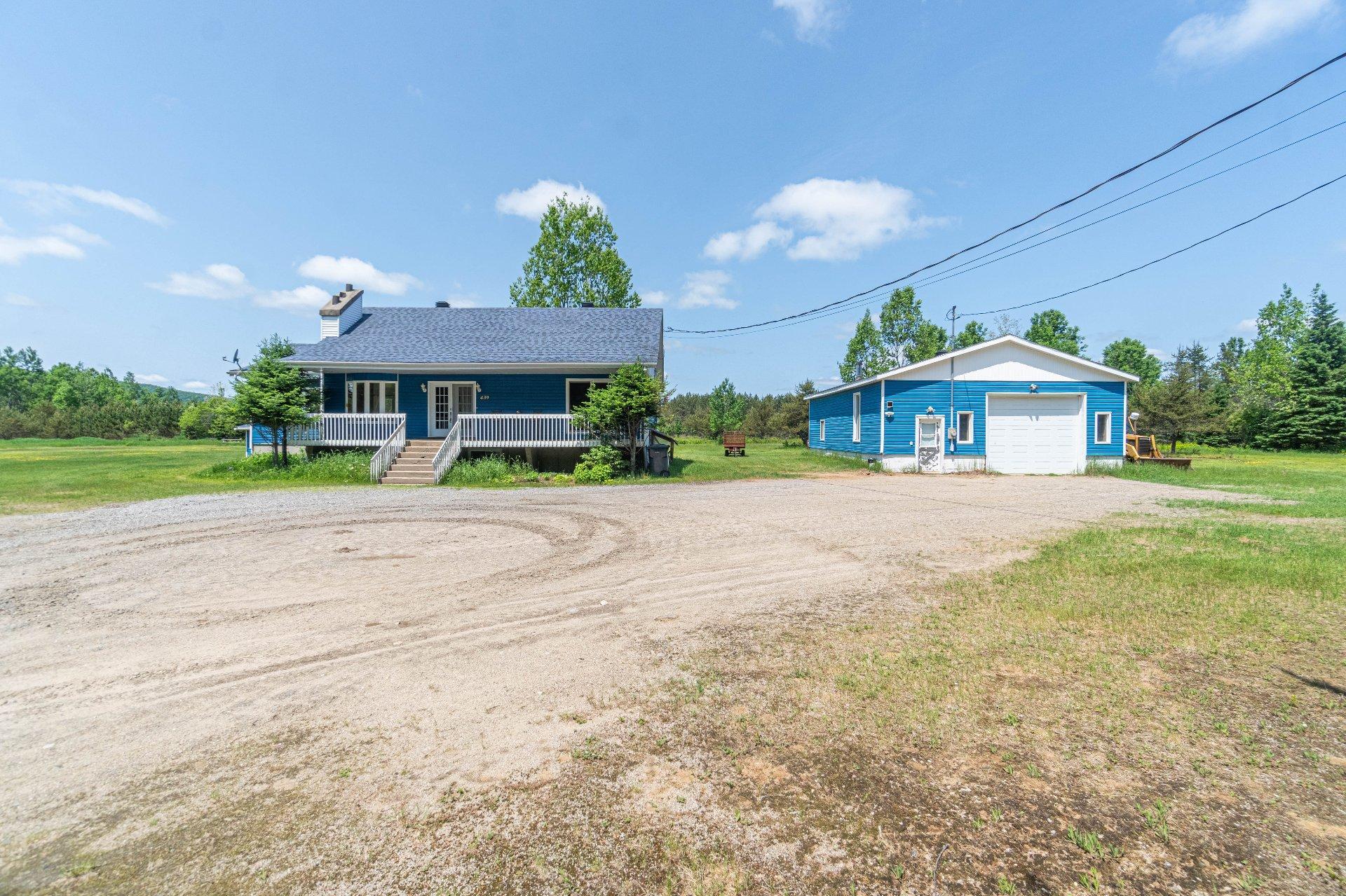 









439


Ch. Plaisance

,
Chute-Saint-Philippe,




QC
J0W1A0

