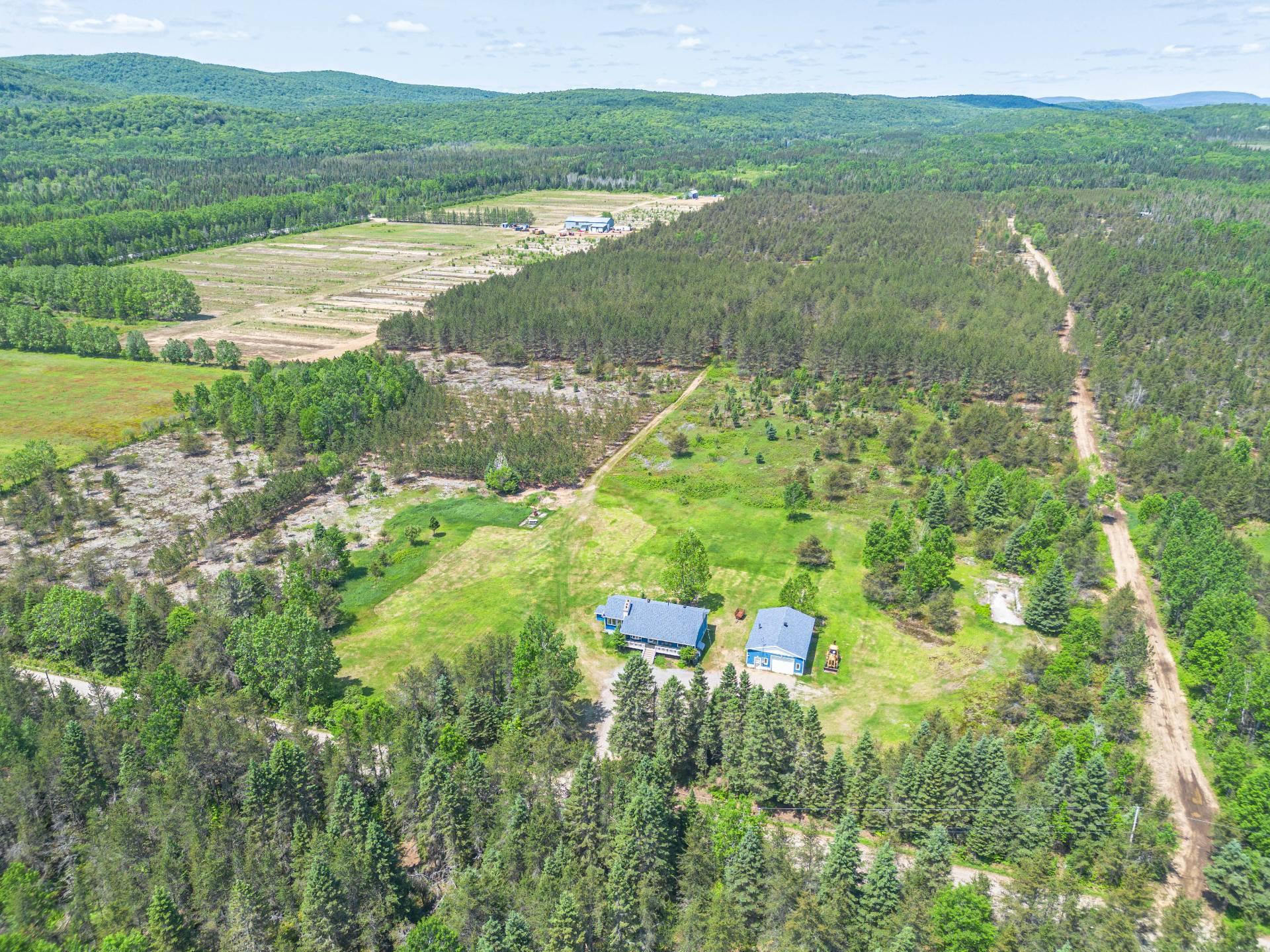 









439


Ch. Plaisance

,
Chute-Saint-Philippe,




QC
J0W1A0

