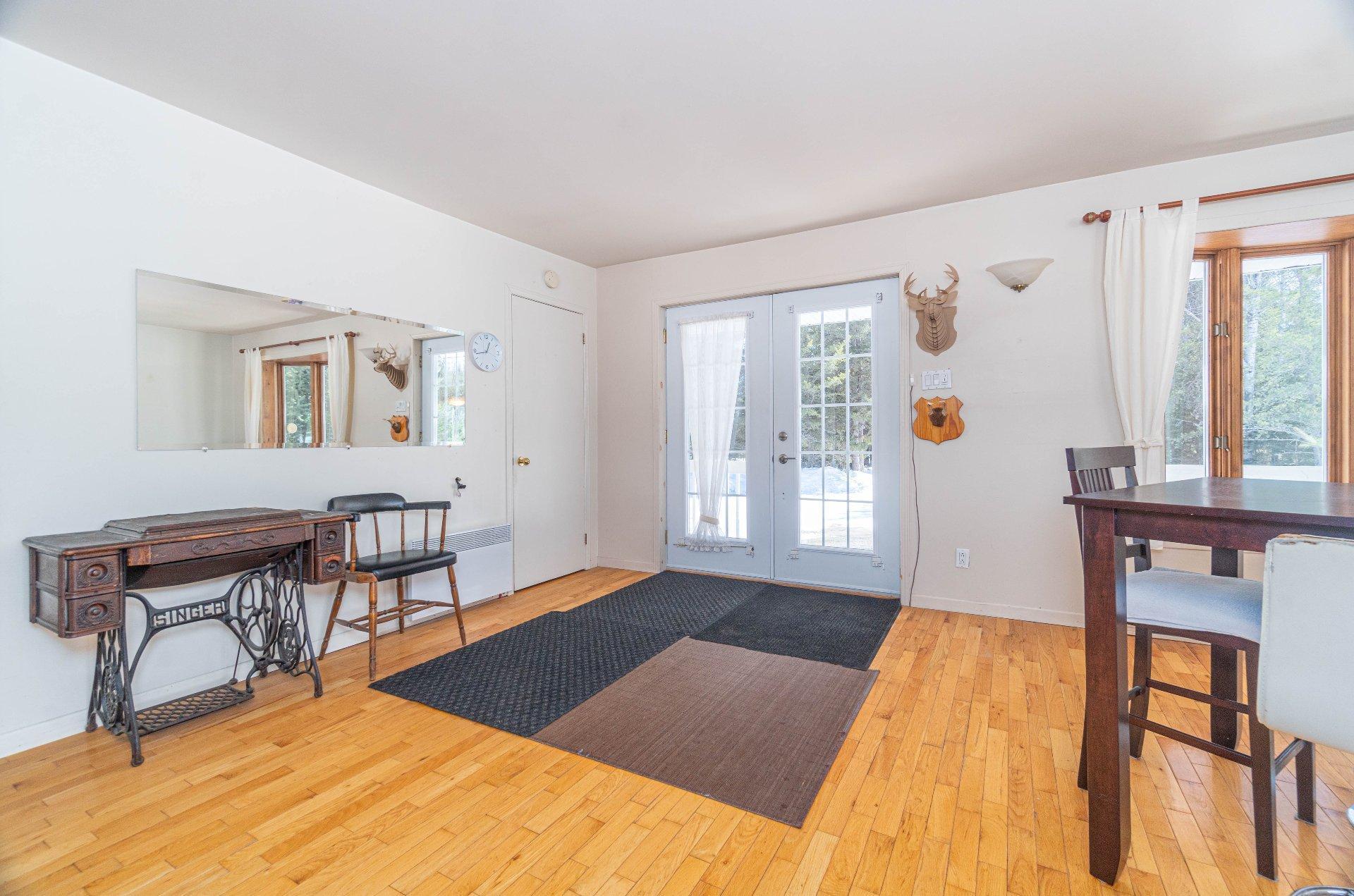 









439


Ch. Plaisance

,
Chute-Saint-Philippe,




QC
J0W1A0

