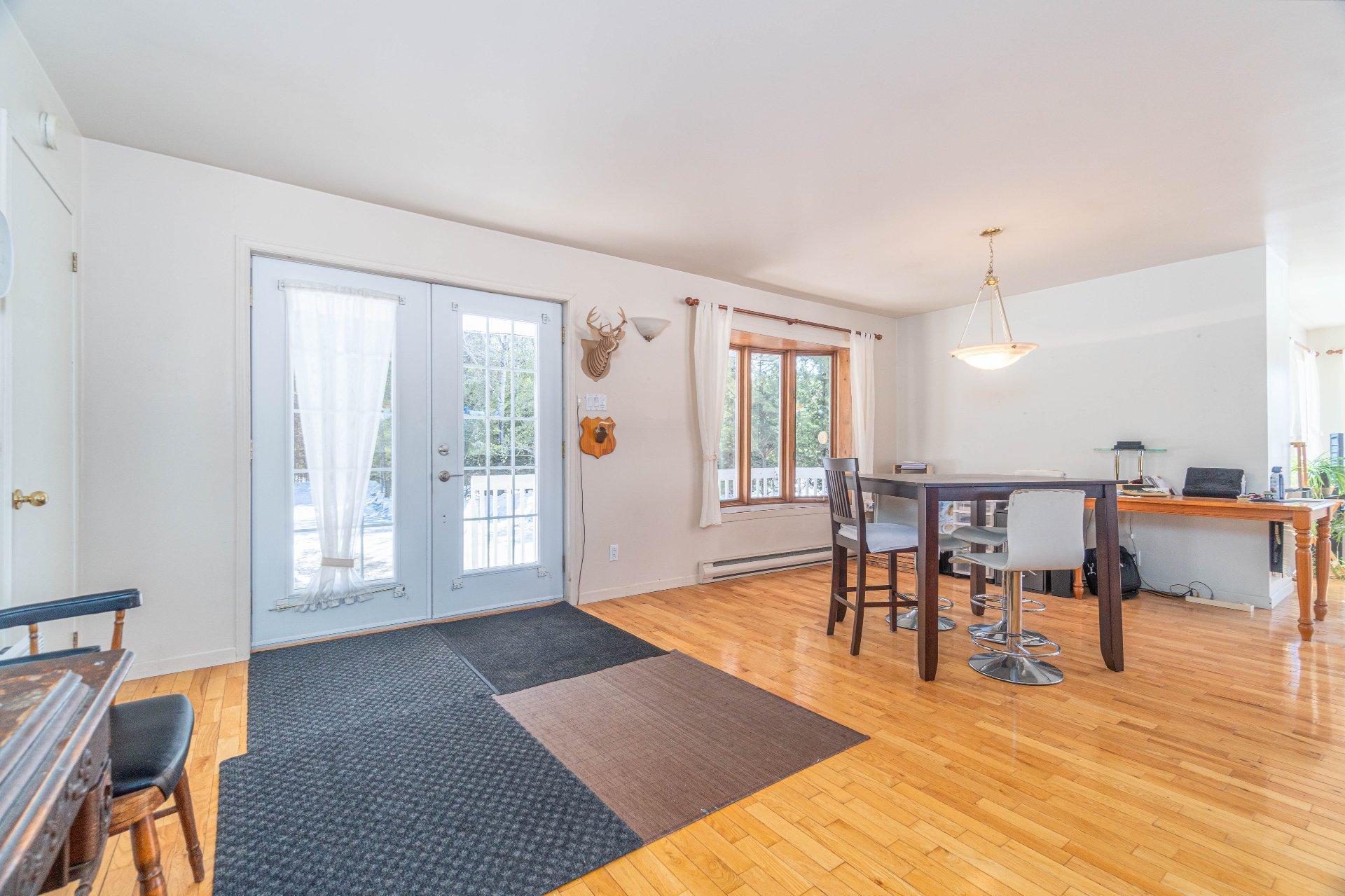 









439


Ch. Plaisance

,
Chute-Saint-Philippe,




QC
J0W1A0

