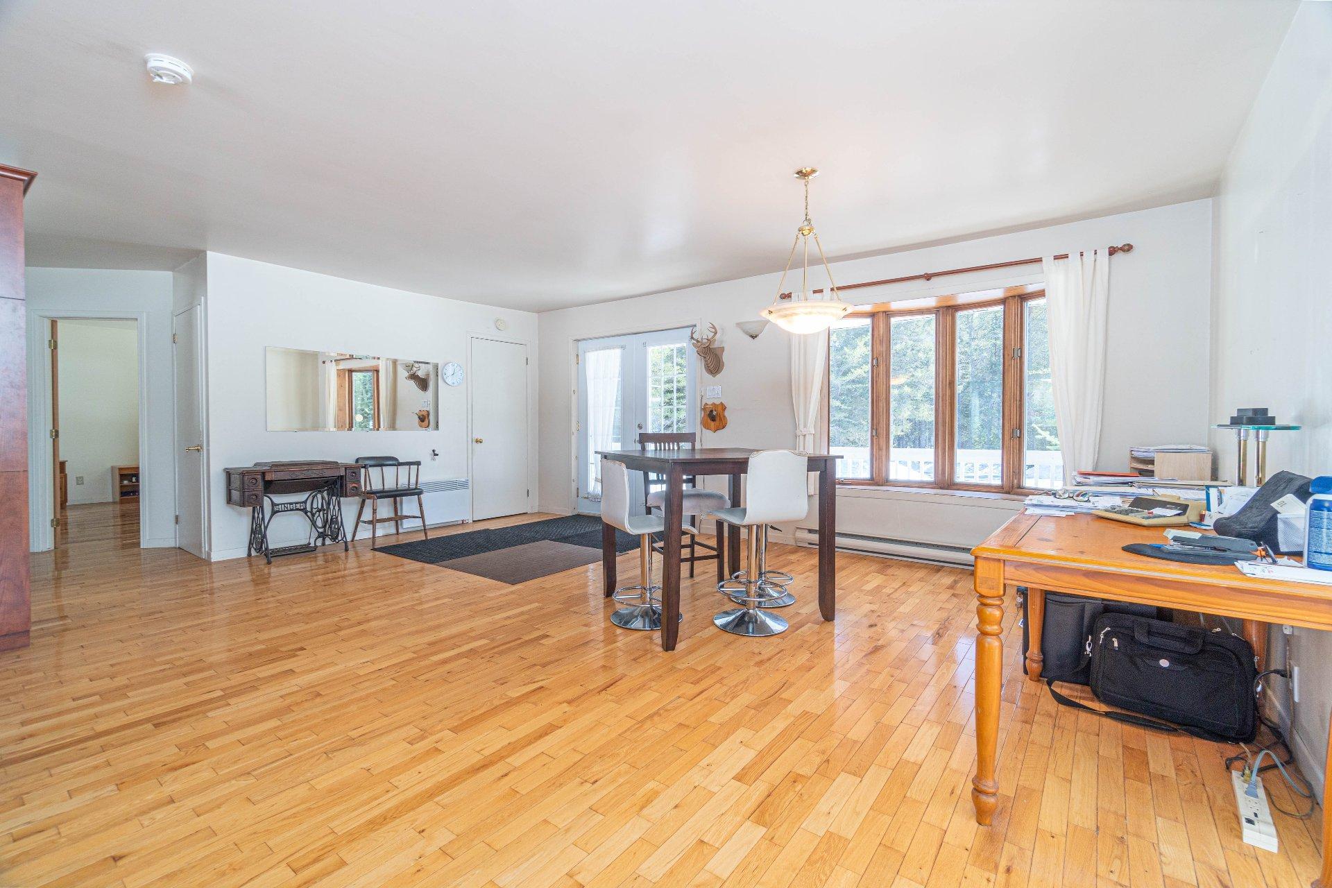 









439


Ch. Plaisance

,
Chute-Saint-Philippe,




QC
J0W1A0


