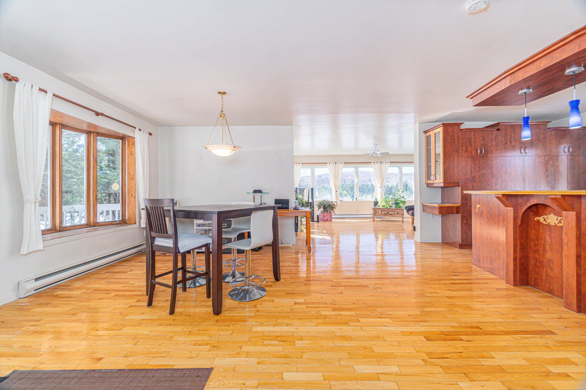 









439


Ch. Plaisance

,
Chute-Saint-Philippe,




QC
J0W1A0

