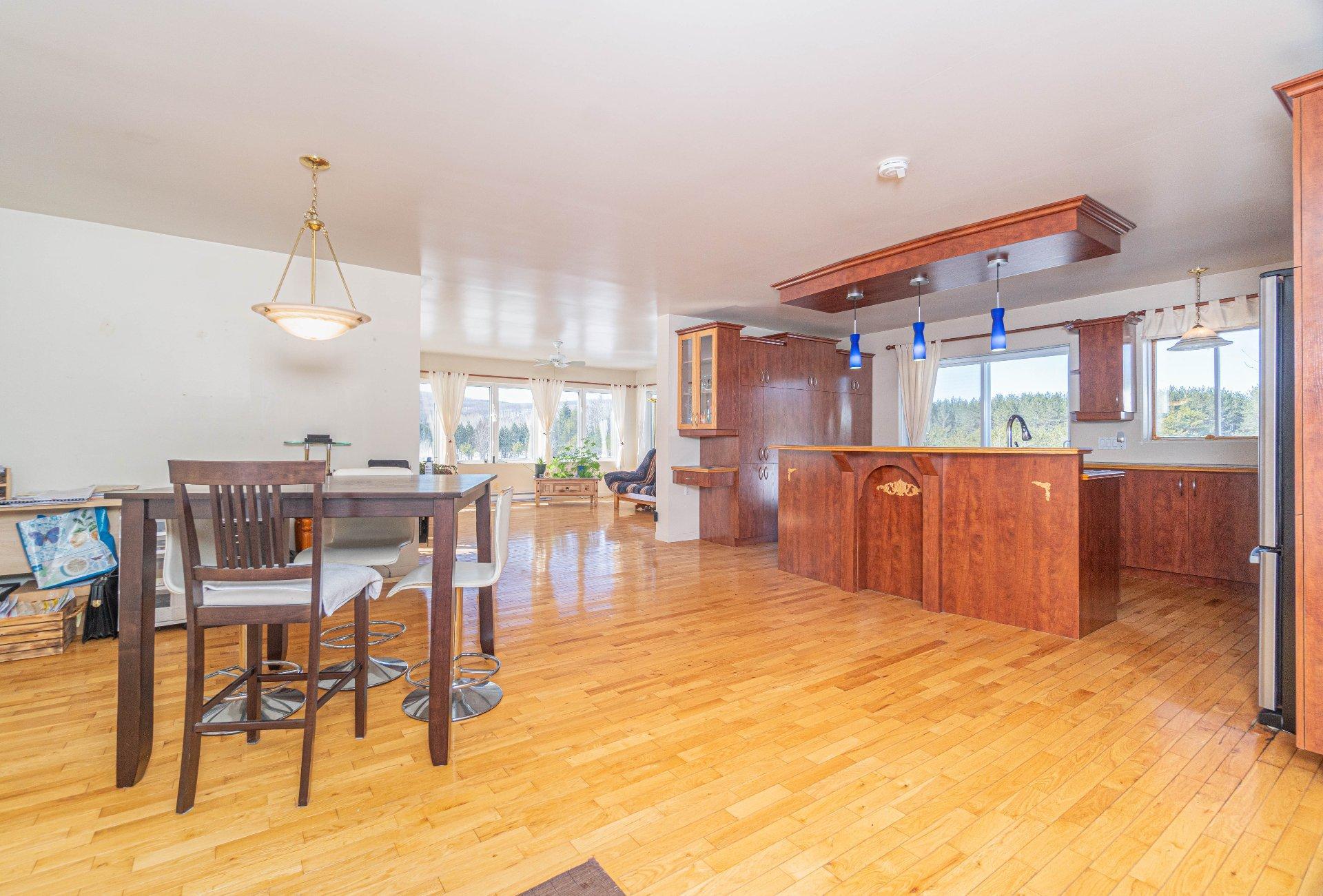 









439


Ch. Plaisance

,
Chute-Saint-Philippe,




QC
J0W1A0

