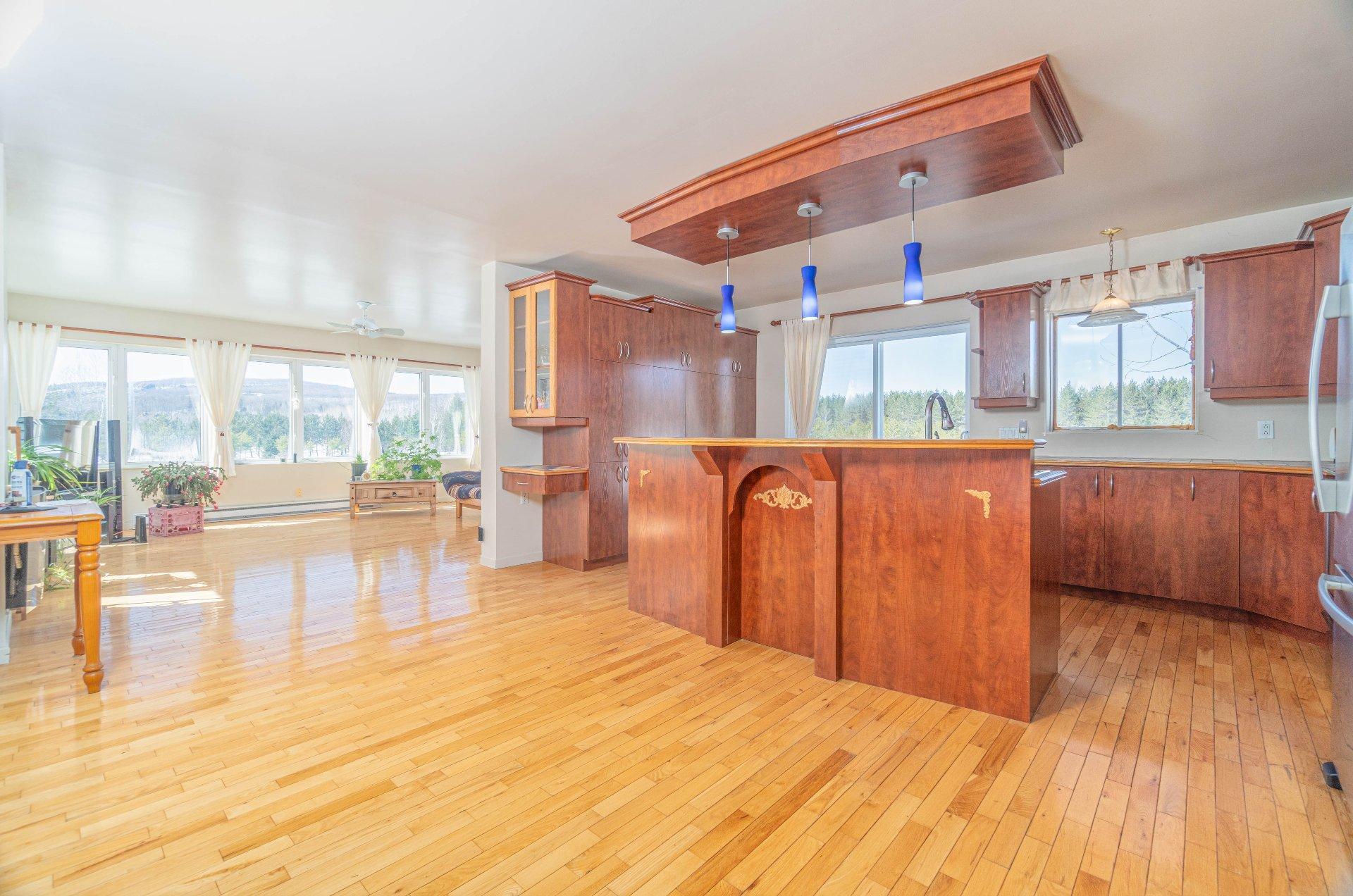 









439


Ch. Plaisance

,
Chute-Saint-Philippe,




QC
J0W1A0

