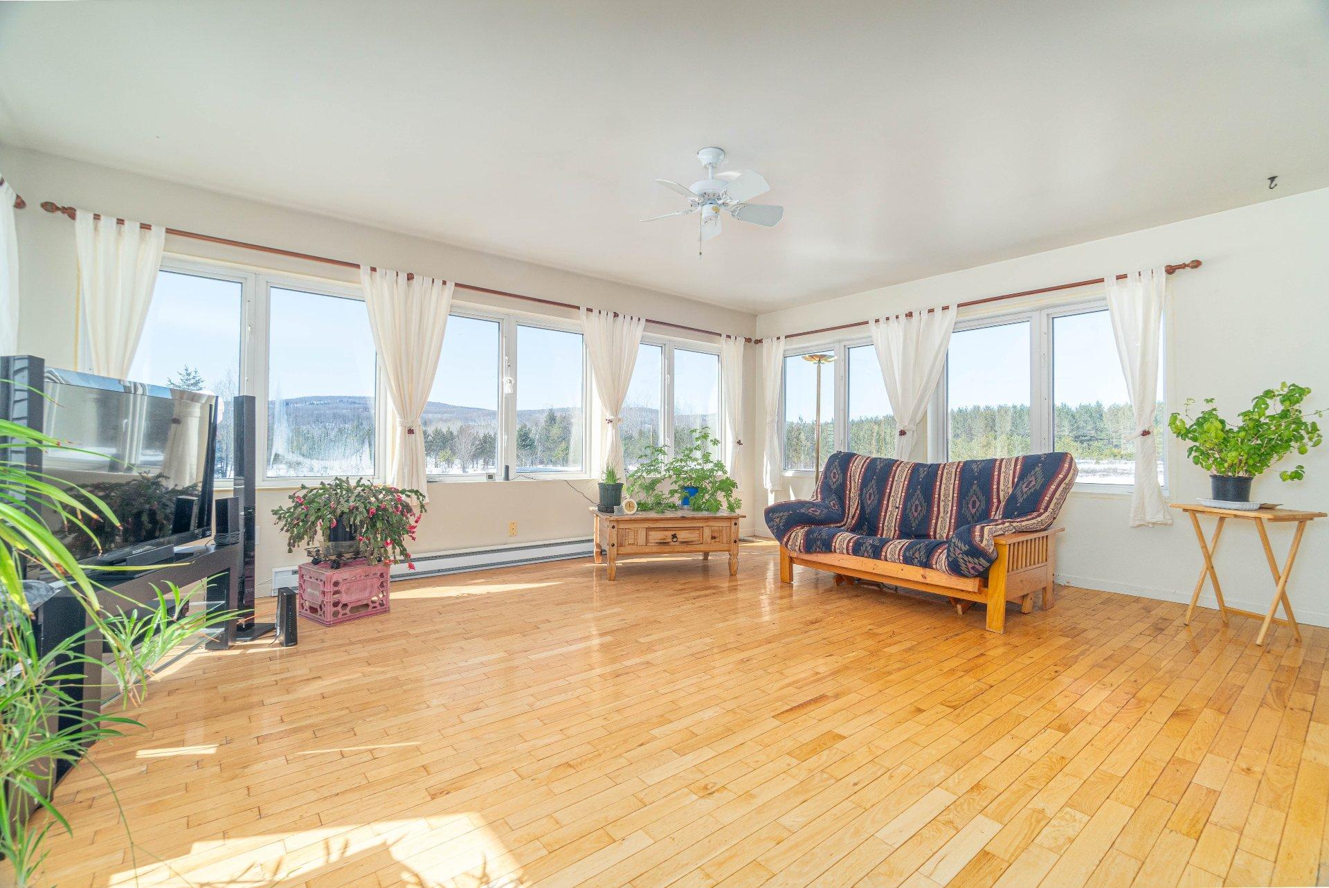 









439


Ch. Plaisance

,
Chute-Saint-Philippe,




QC
J0W1A0


