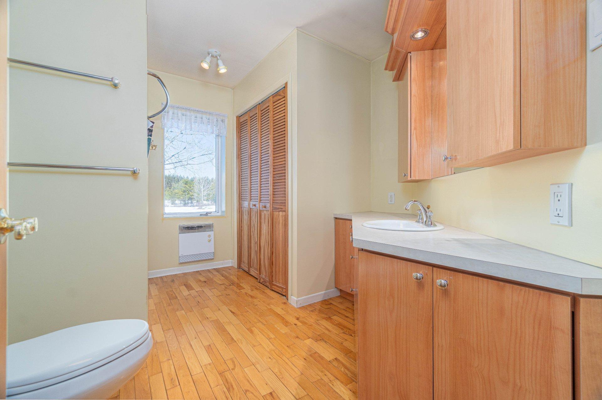 









439


Ch. Plaisance

,
Chute-Saint-Philippe,




QC
J0W1A0


