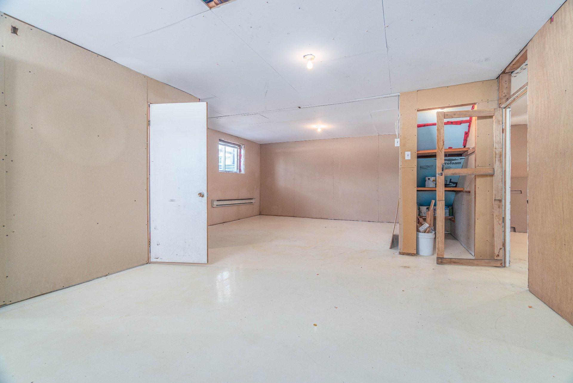 









439


Ch. Plaisance

,
Chute-Saint-Philippe,




QC
J0W1A0

