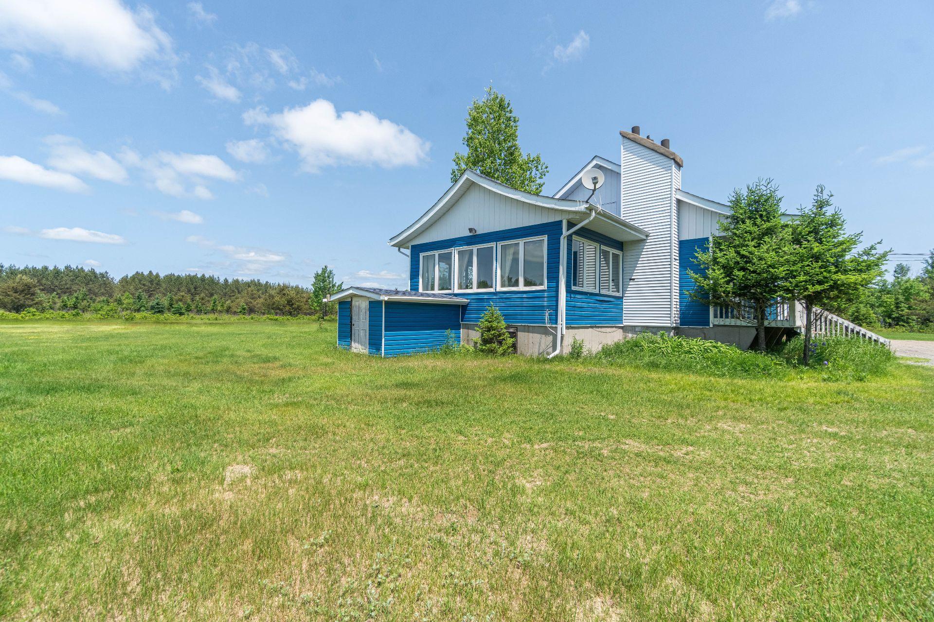 









439


Ch. Plaisance

,
Chute-Saint-Philippe,




QC
J0W1A0


