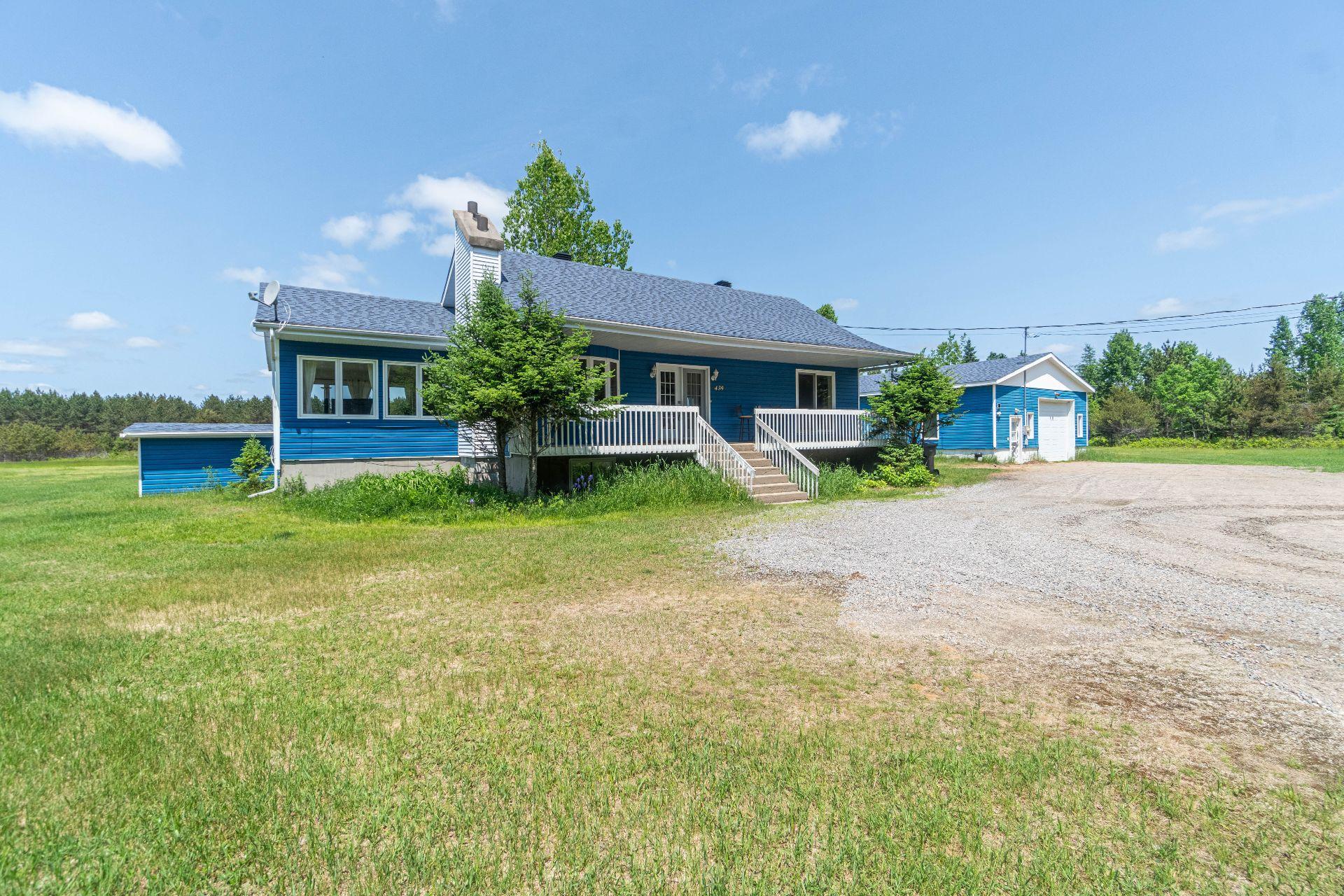 









439


Ch. Plaisance

,
Chute-Saint-Philippe,




QC
J0W1A0

