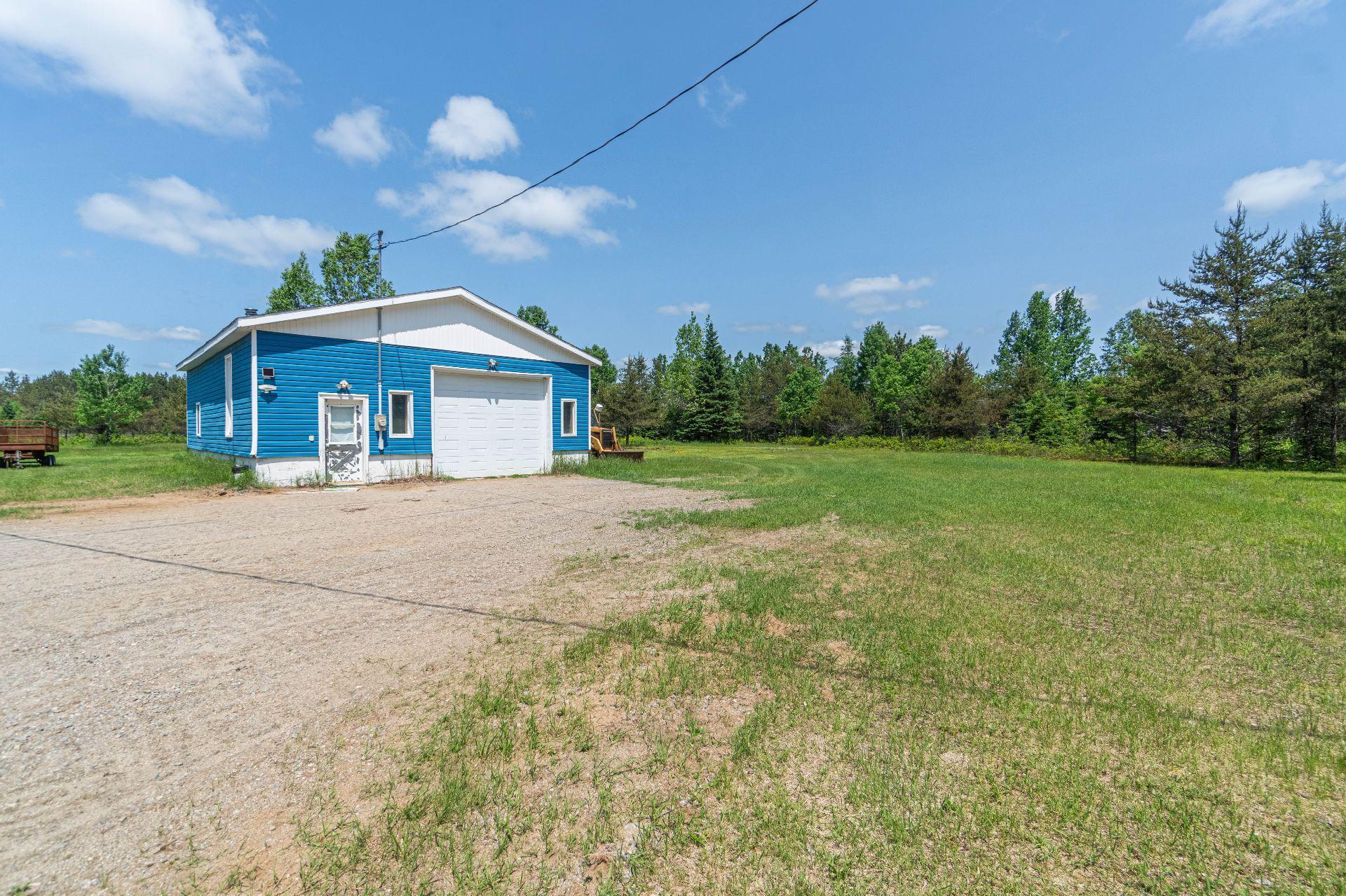 









439


Ch. Plaisance

,
Chute-Saint-Philippe,




QC
J0W1A0

