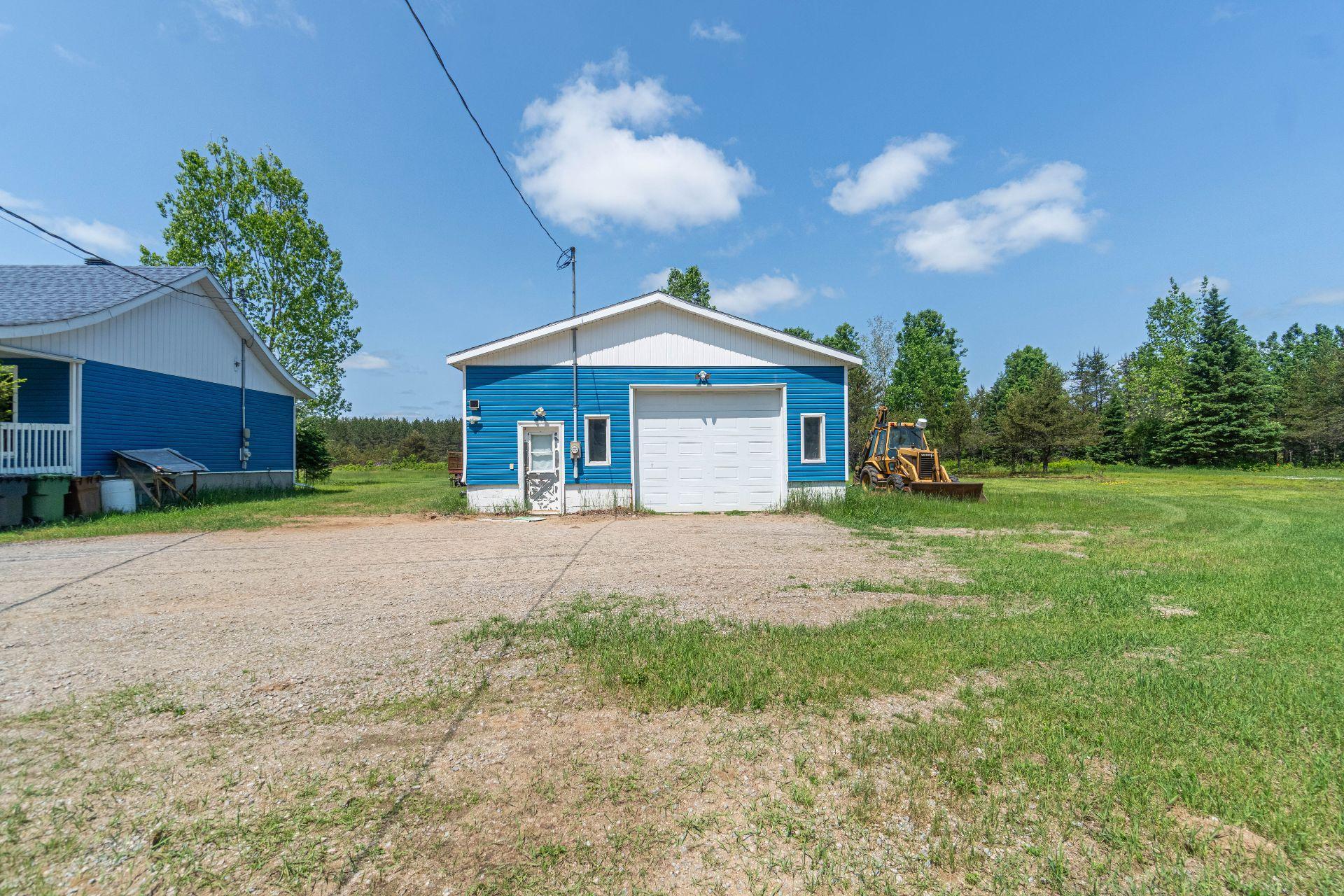 









439


Ch. Plaisance

,
Chute-Saint-Philippe,




QC
J0W1A0

