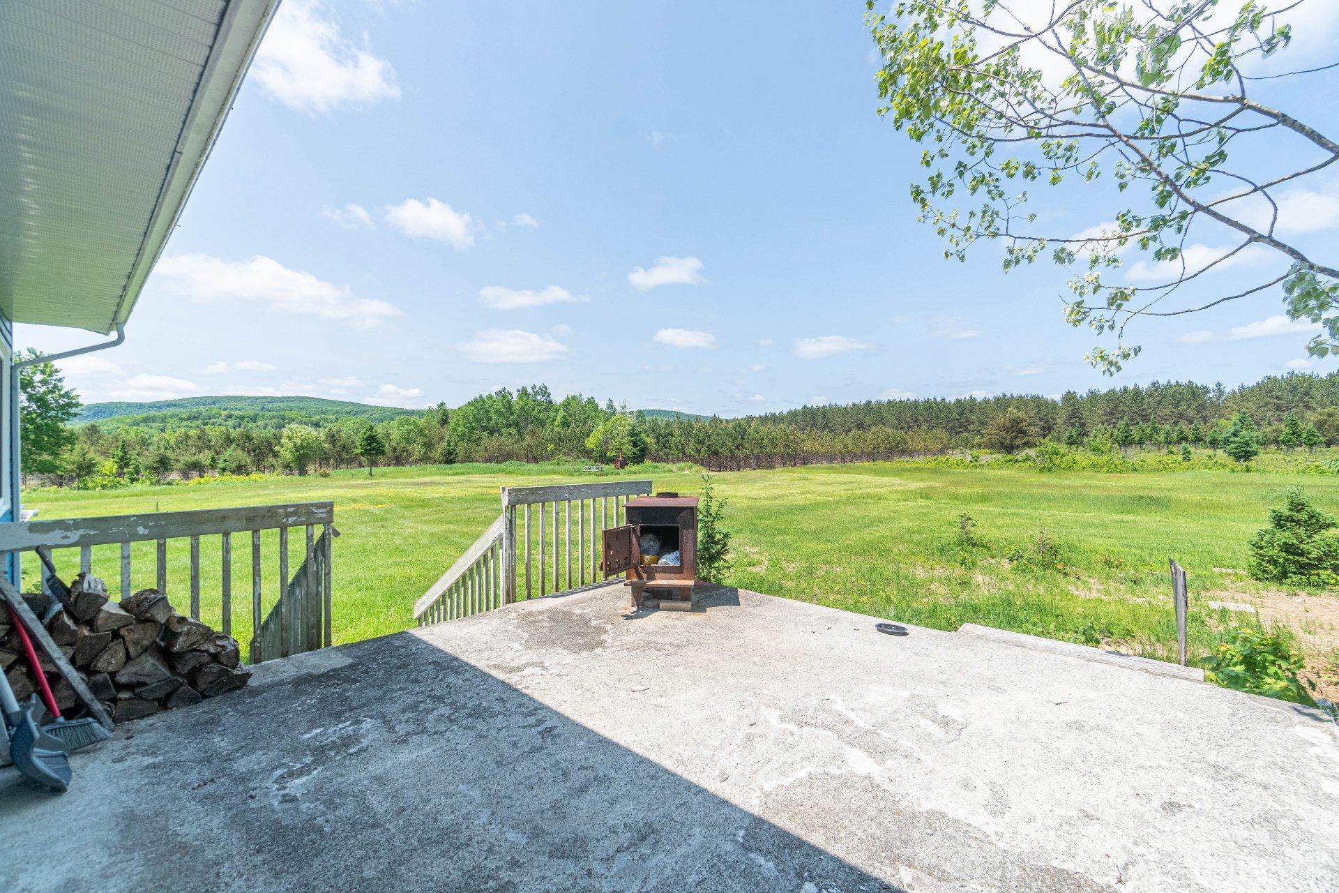 









439


Ch. Plaisance

,
Chute-Saint-Philippe,




QC
J0W1A0


