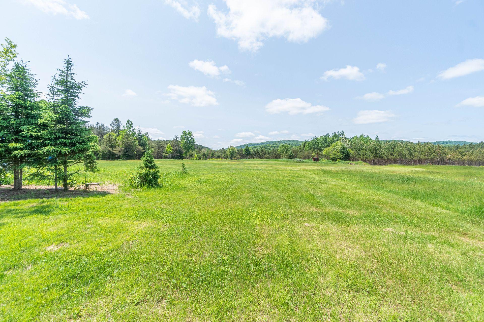 









439


Ch. Plaisance

,
Chute-Saint-Philippe,




QC
J0W1A0

