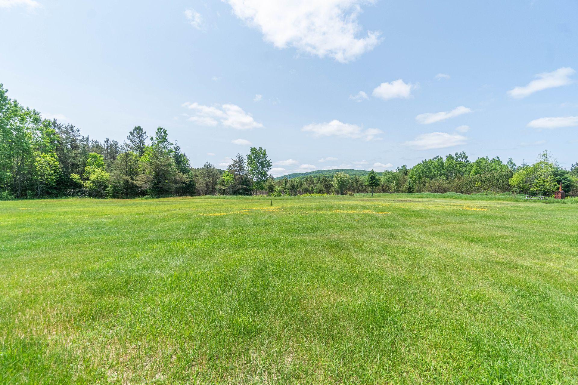 









439


Ch. Plaisance

,
Chute-Saint-Philippe,




QC
J0W1A0

