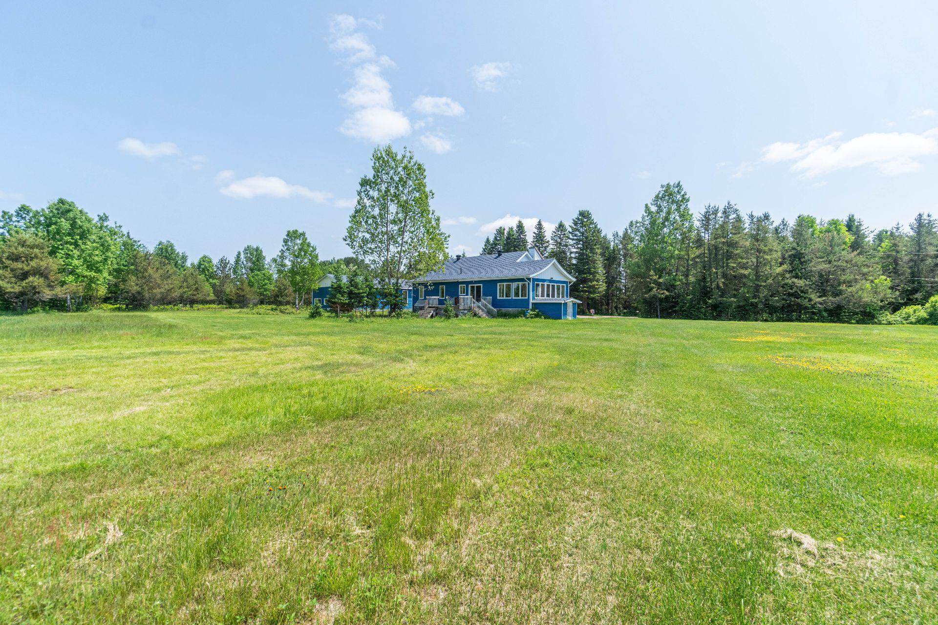 









439


Ch. Plaisance

,
Chute-Saint-Philippe,




QC
J0W1A0

