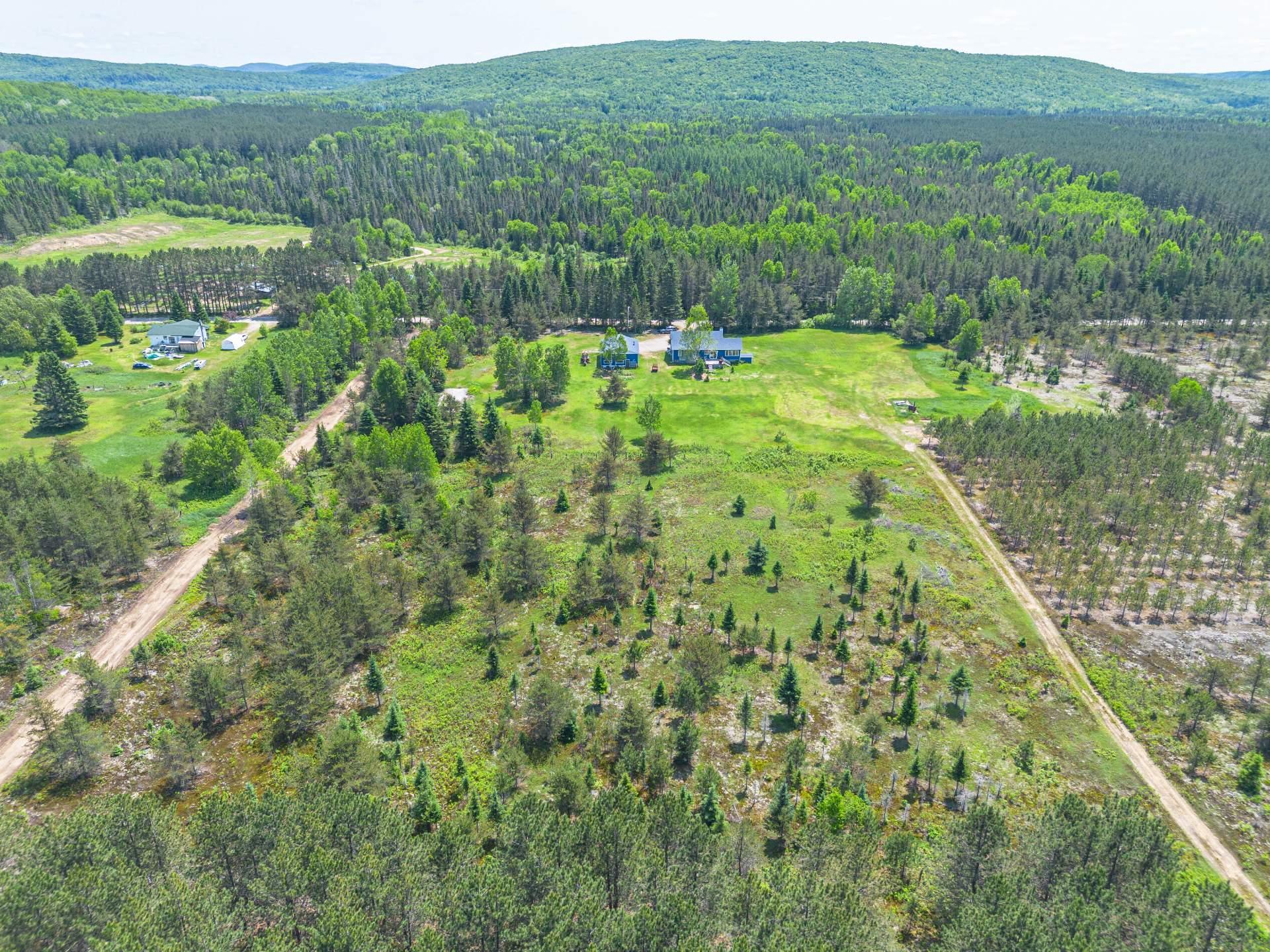 









439


Ch. Plaisance

,
Chute-Saint-Philippe,




QC
J0W1A0

