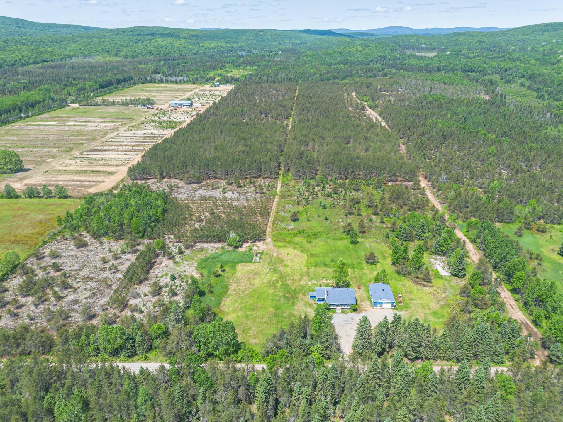 









439


Ch. Plaisance

,
Chute-Saint-Philippe,




QC
J0W1A0

