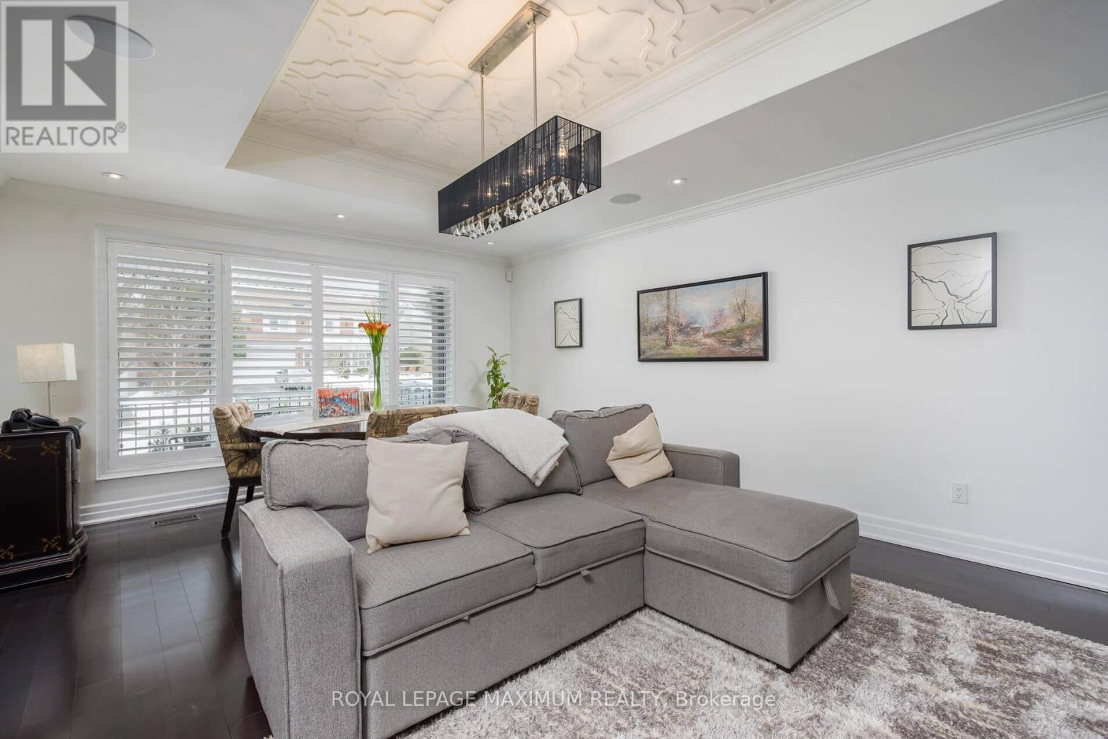 












55 ASHMOUNT CRESCENT

,
Toronto,




Ontario
M9R1C9

