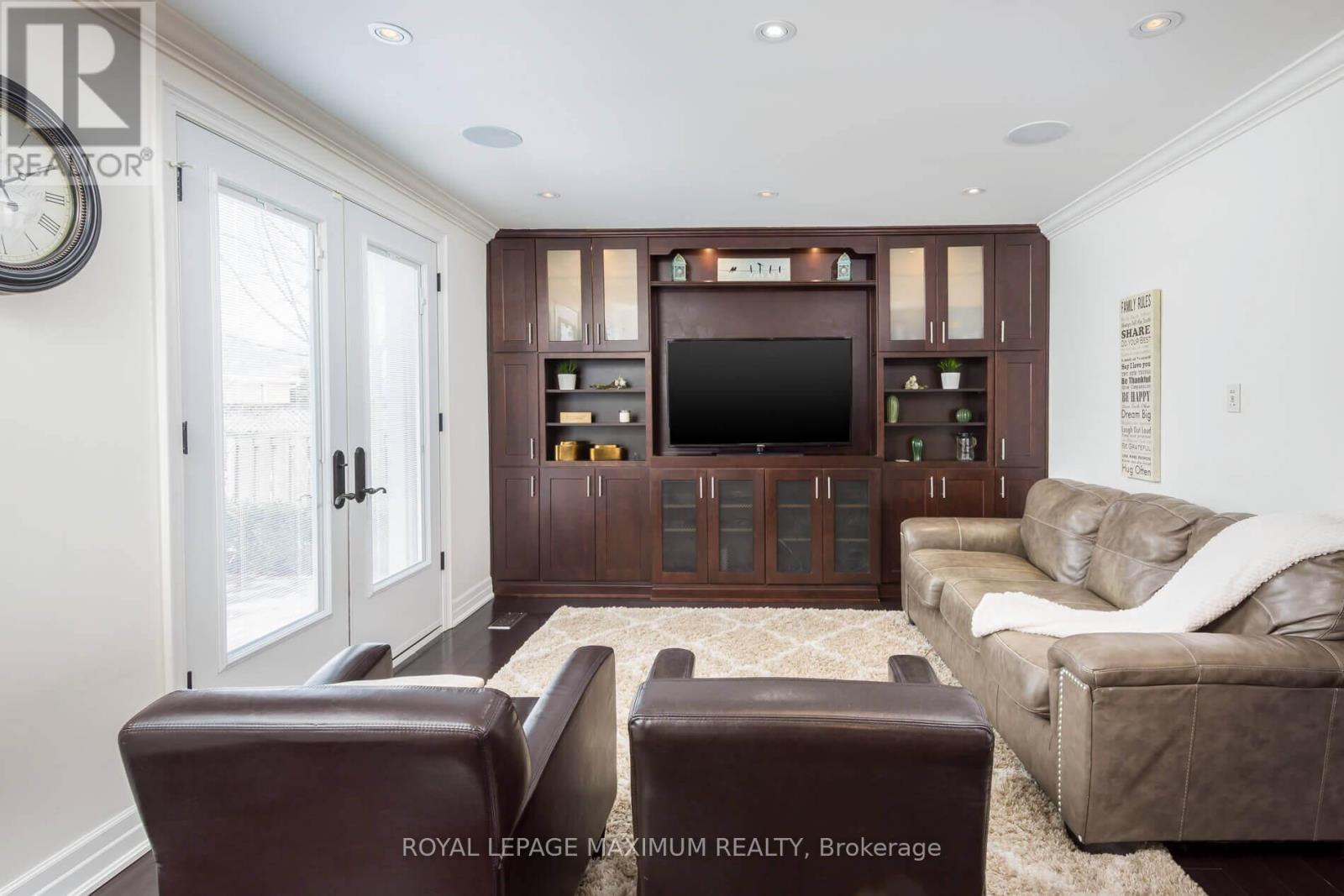 












55 ASHMOUNT CRESCENT

,
Toronto,




Ontario
M9R1C9

