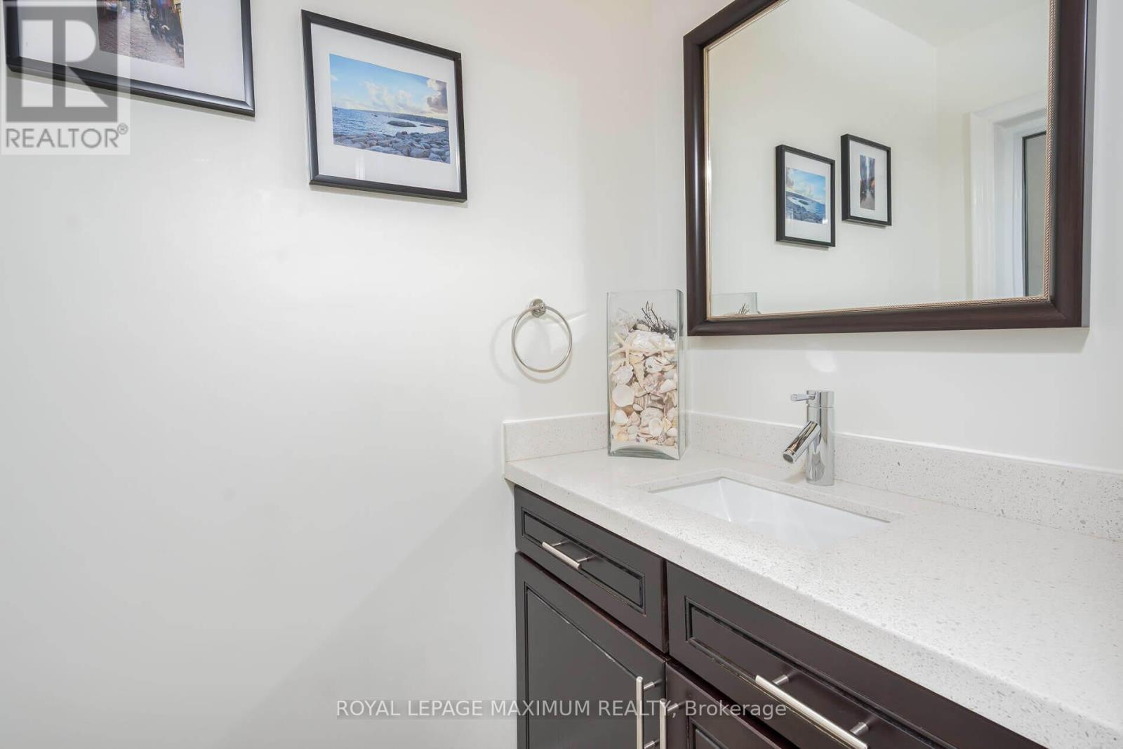 












55 ASHMOUNT CRESCENT

,
Toronto,




Ontario
M9R1C9

