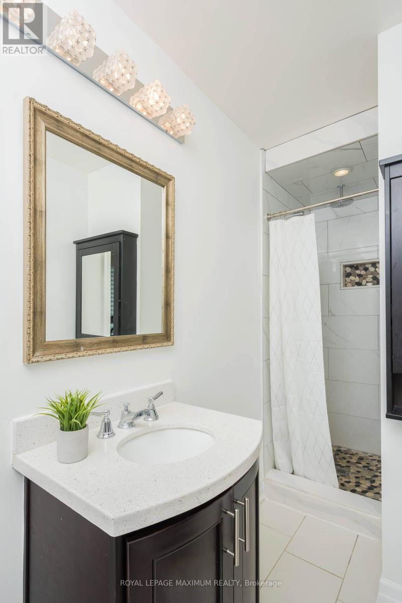 












55 ASHMOUNT CRESCENT

,
Toronto,




Ontario
M9R1C9

