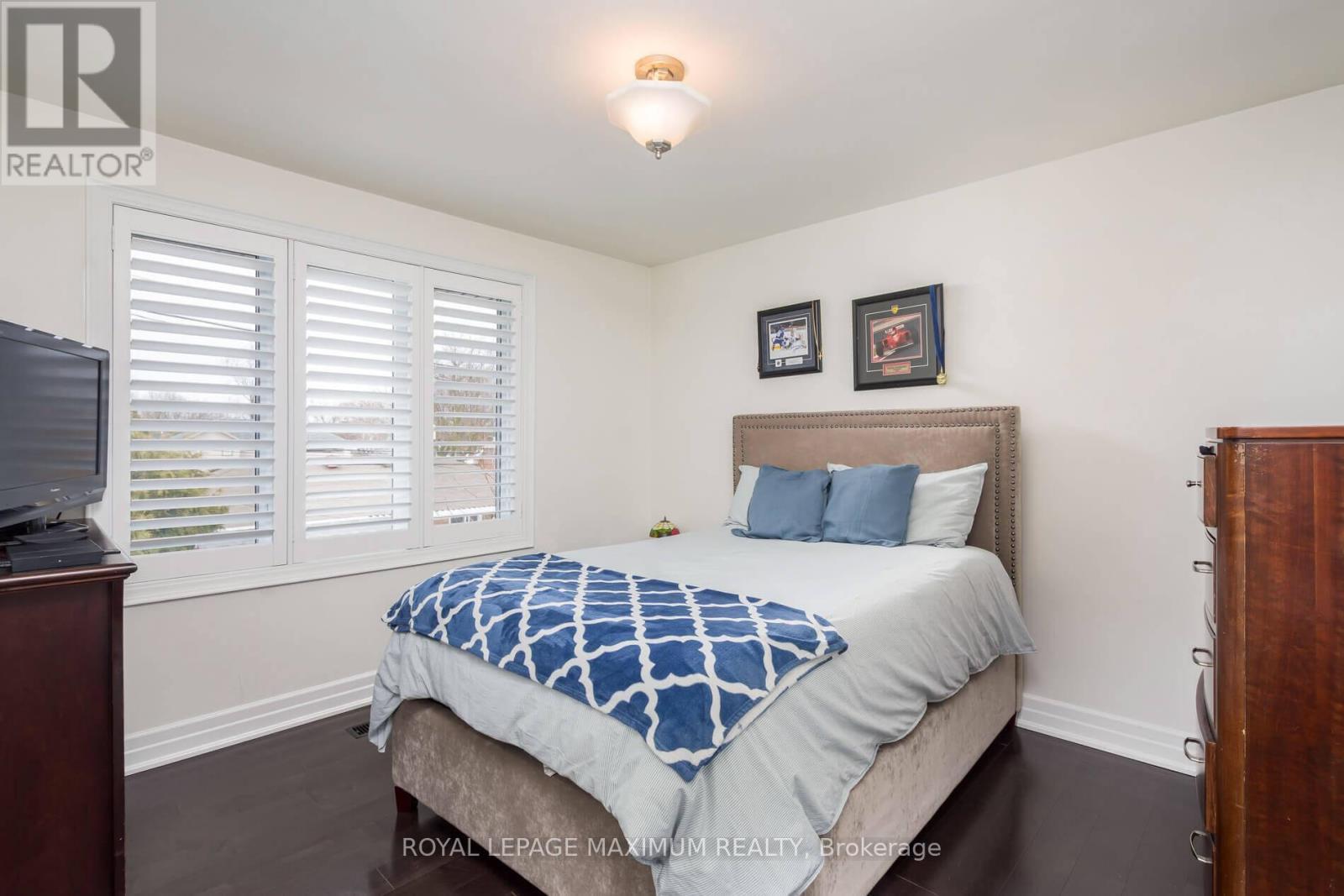 












55 ASHMOUNT CRESCENT

,
Toronto,




Ontario
M9R1C9

