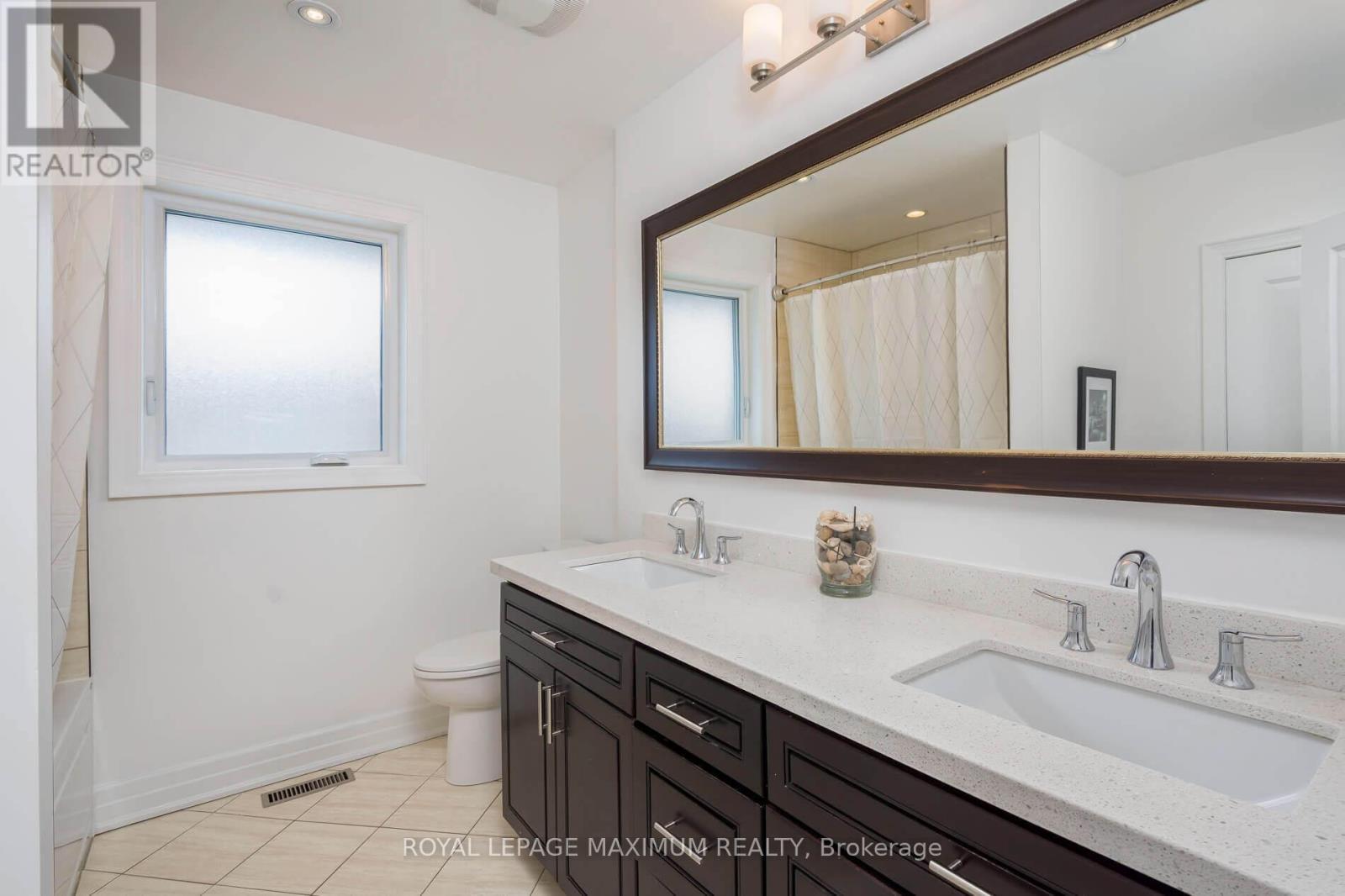 












55 ASHMOUNT CRESCENT

,
Toronto,




Ontario
M9R1C9

