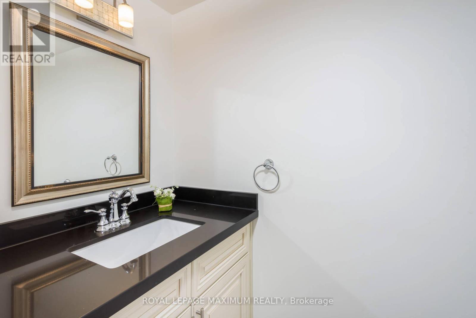 












55 ASHMOUNT CRESCENT

,
Toronto,




Ontario
M9R1C9

