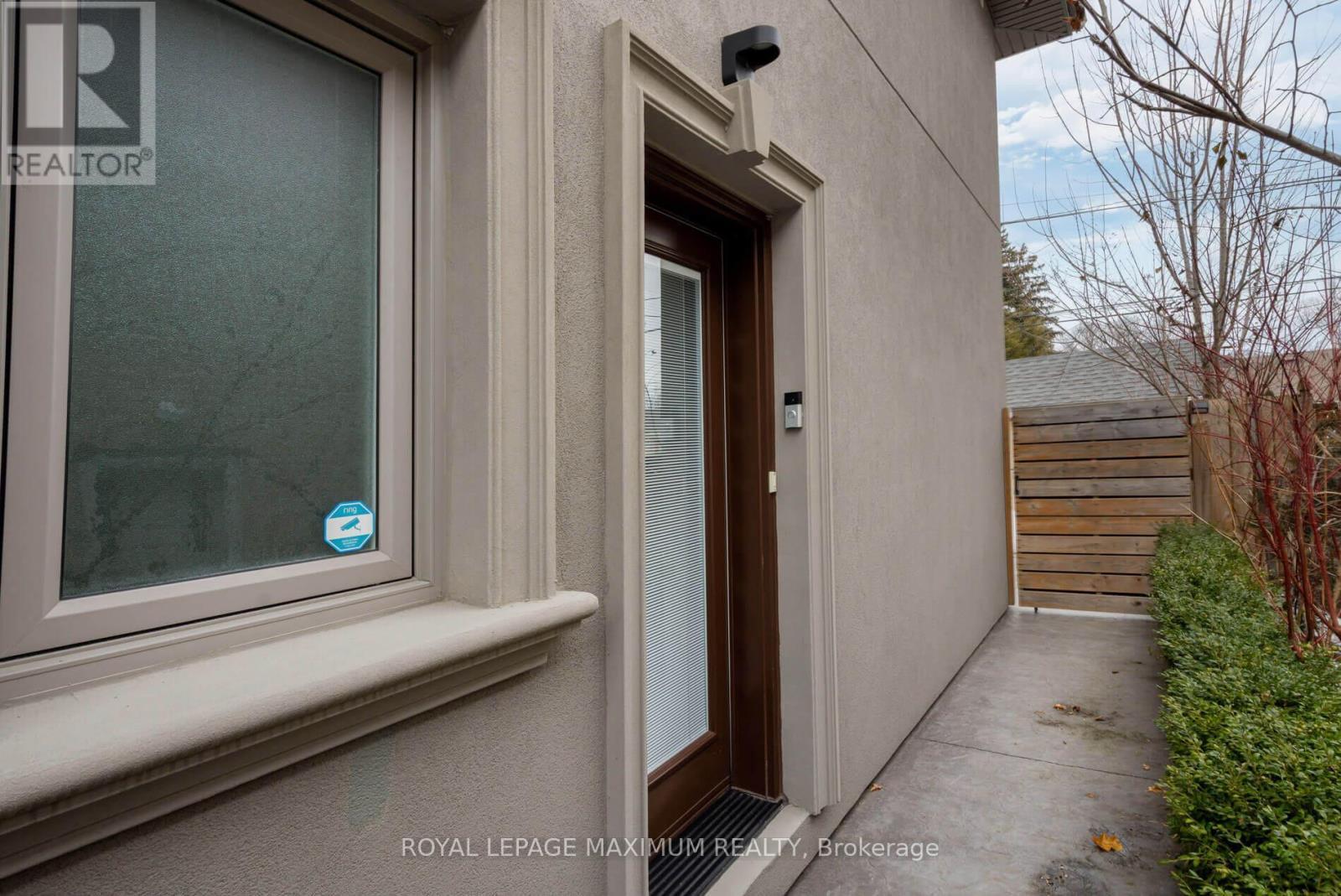 












55 ASHMOUNT CRESCENT

,
Toronto,




Ontario
M9R1C9

