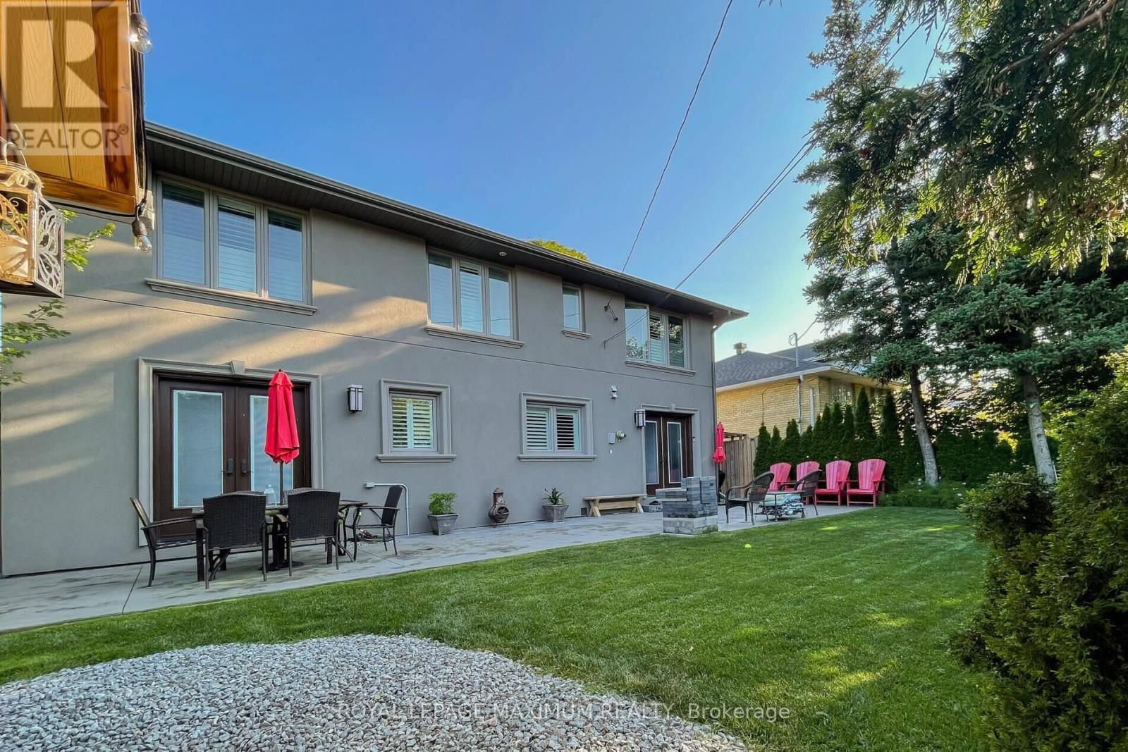 












55 ASHMOUNT CRESCENT

,
Toronto,




Ontario
M9R1C9

