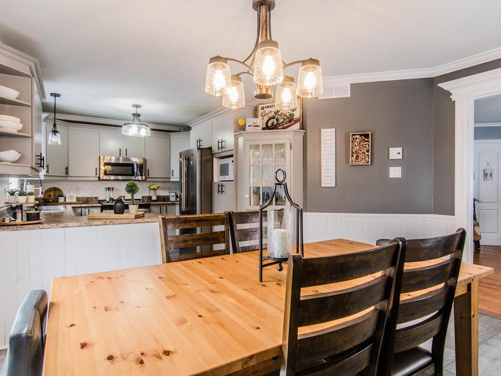 









121


Rue de la Cascade

,
Val-des-Monts,




QC
J8N1H9

