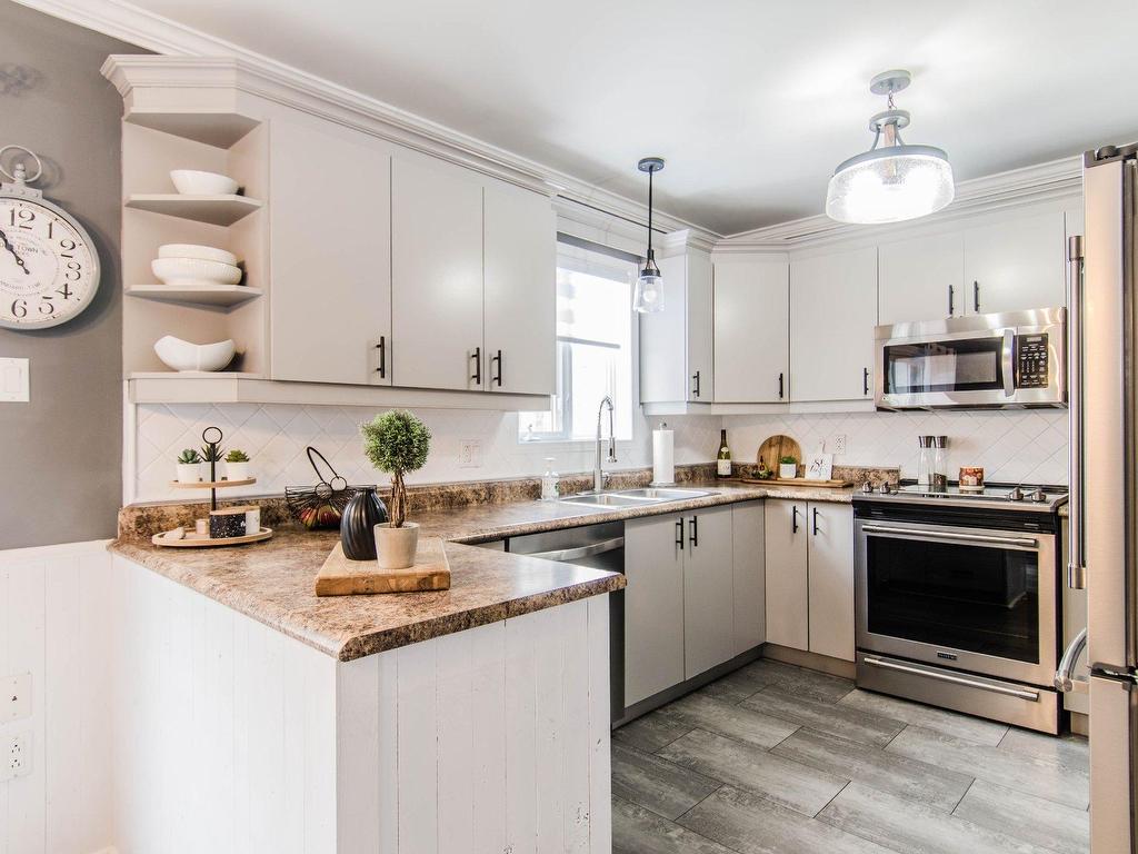 









121


Rue de la Cascade

,
Val-des-Monts,




QC
J8N1H9

