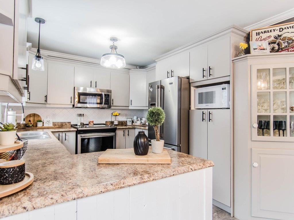 









121


Rue de la Cascade

,
Val-des-Monts,




QC
J8N1H9

