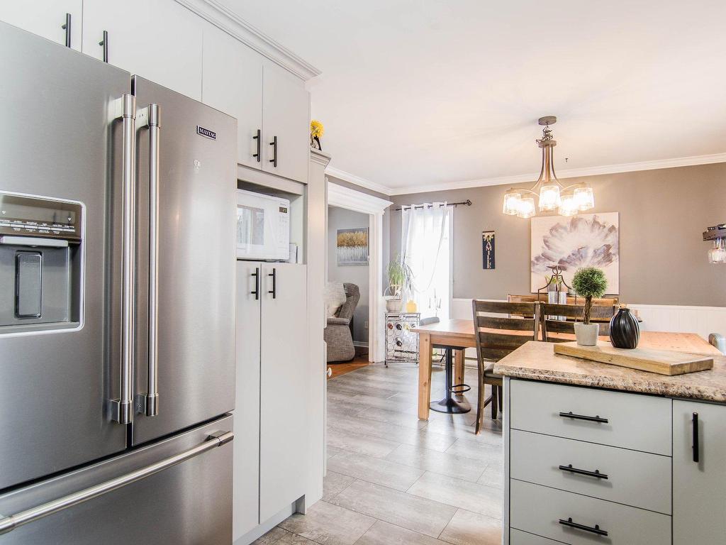 









121


Rue de la Cascade

,
Val-des-Monts,




QC
J8N1H9

