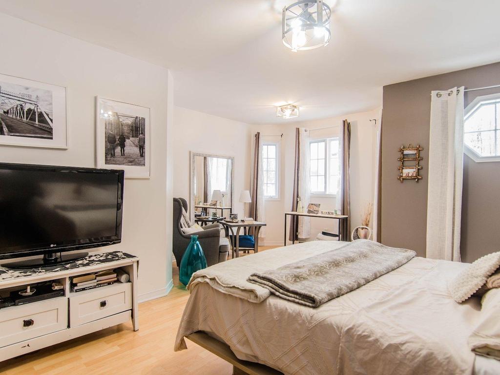 









121


Rue de la Cascade

,
Val-des-Monts,




QC
J8N1H9

