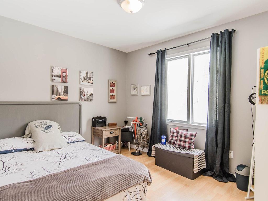 









121


Rue de la Cascade

,
Val-des-Monts,




QC
J8N1H9

