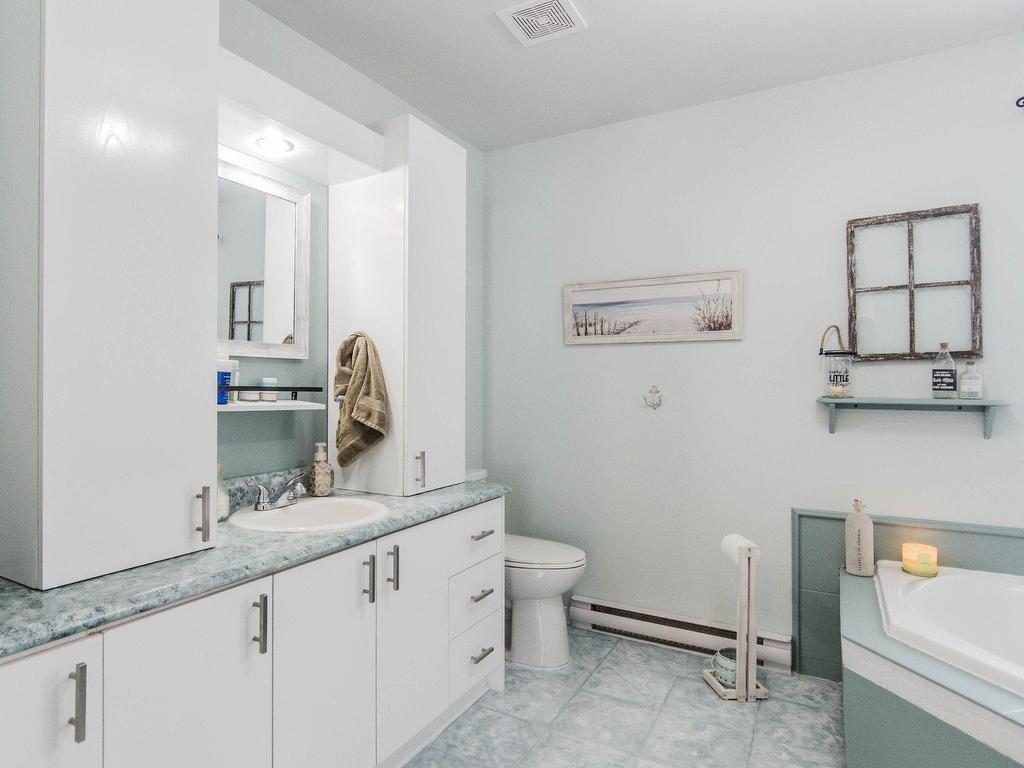 









121


Rue de la Cascade

,
Val-des-Monts,




QC
J8N1H9

