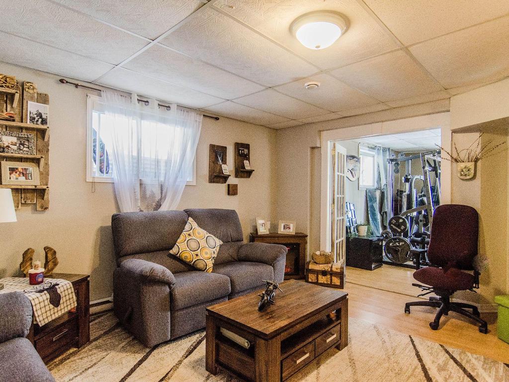









121


Rue de la Cascade

,
Val-des-Monts,




QC
J8N1H9

