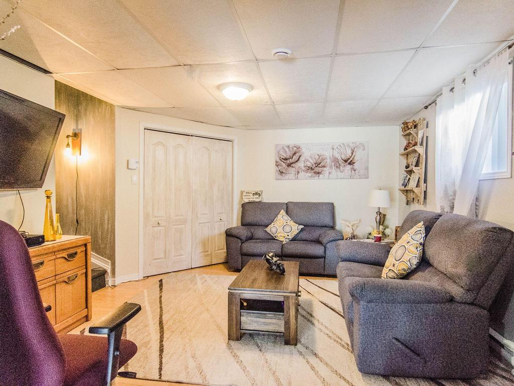 









121


Rue de la Cascade

,
Val-des-Monts,




QC
J8N1H9

