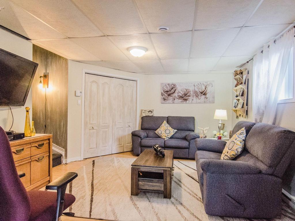 









121


Rue de la Cascade

,
Val-des-Monts,




QC
J8N1H9

