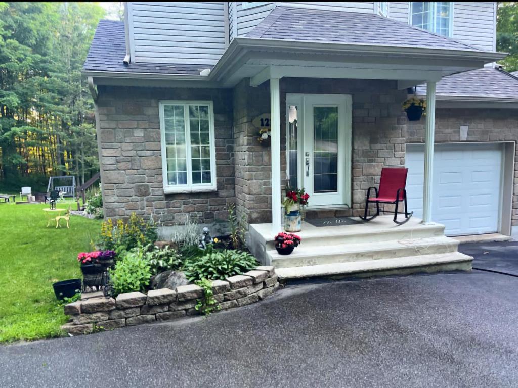 









121


Rue de la Cascade

,
Val-des-Monts,




QC
J8N1H9


