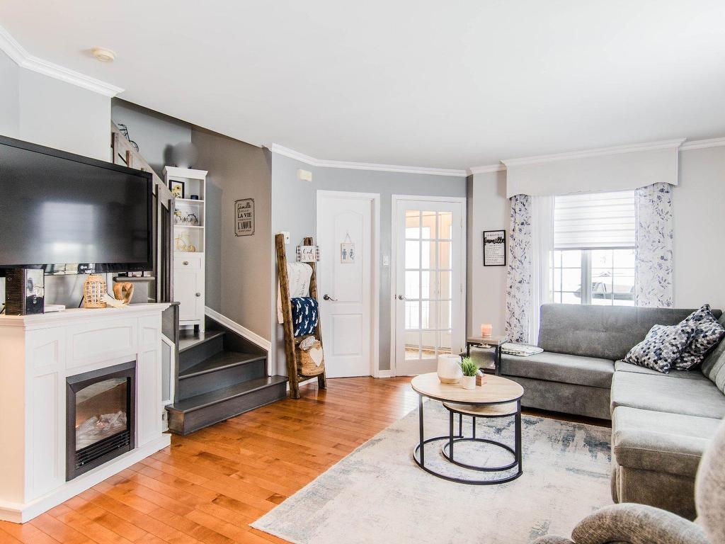 









121


Rue de la Cascade

,
Val-des-Monts,




QC
J8N1H9


