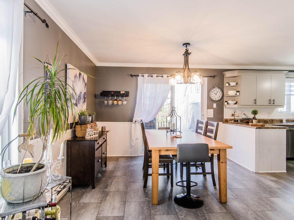 









121


Rue de la Cascade

,
Val-des-Monts,




QC
J8N1H9

