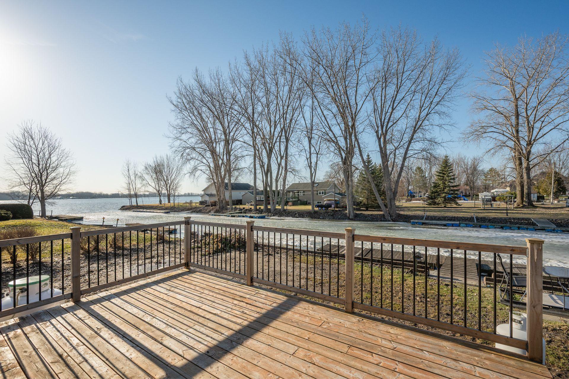 









25


31e Avenue

,
Saint-Blaise-sur-Richelieu,




QC
J0J1W0

