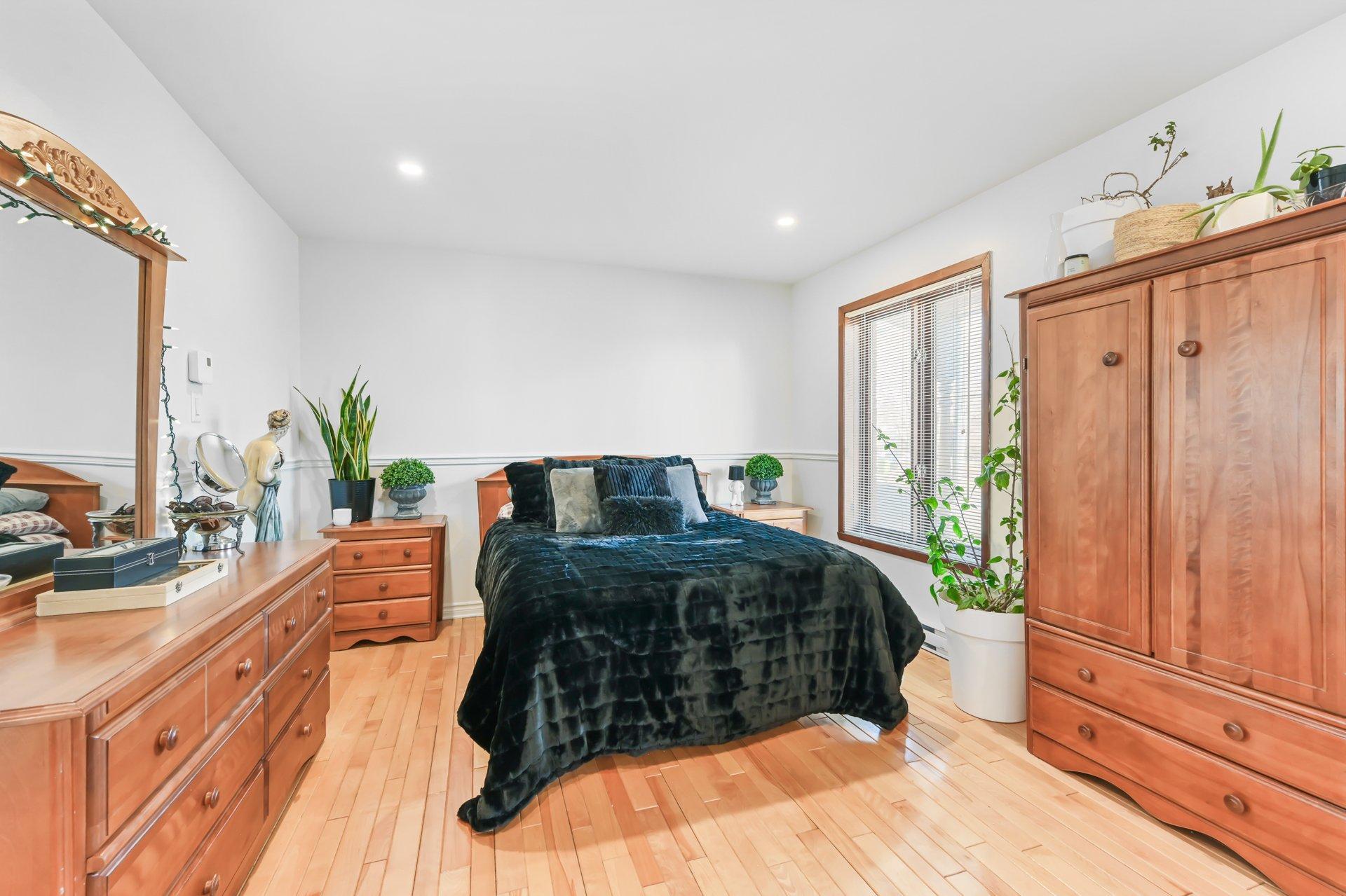 









25


31e Avenue

,
Saint-Blaise-sur-Richelieu,




QC
J0J1W0

