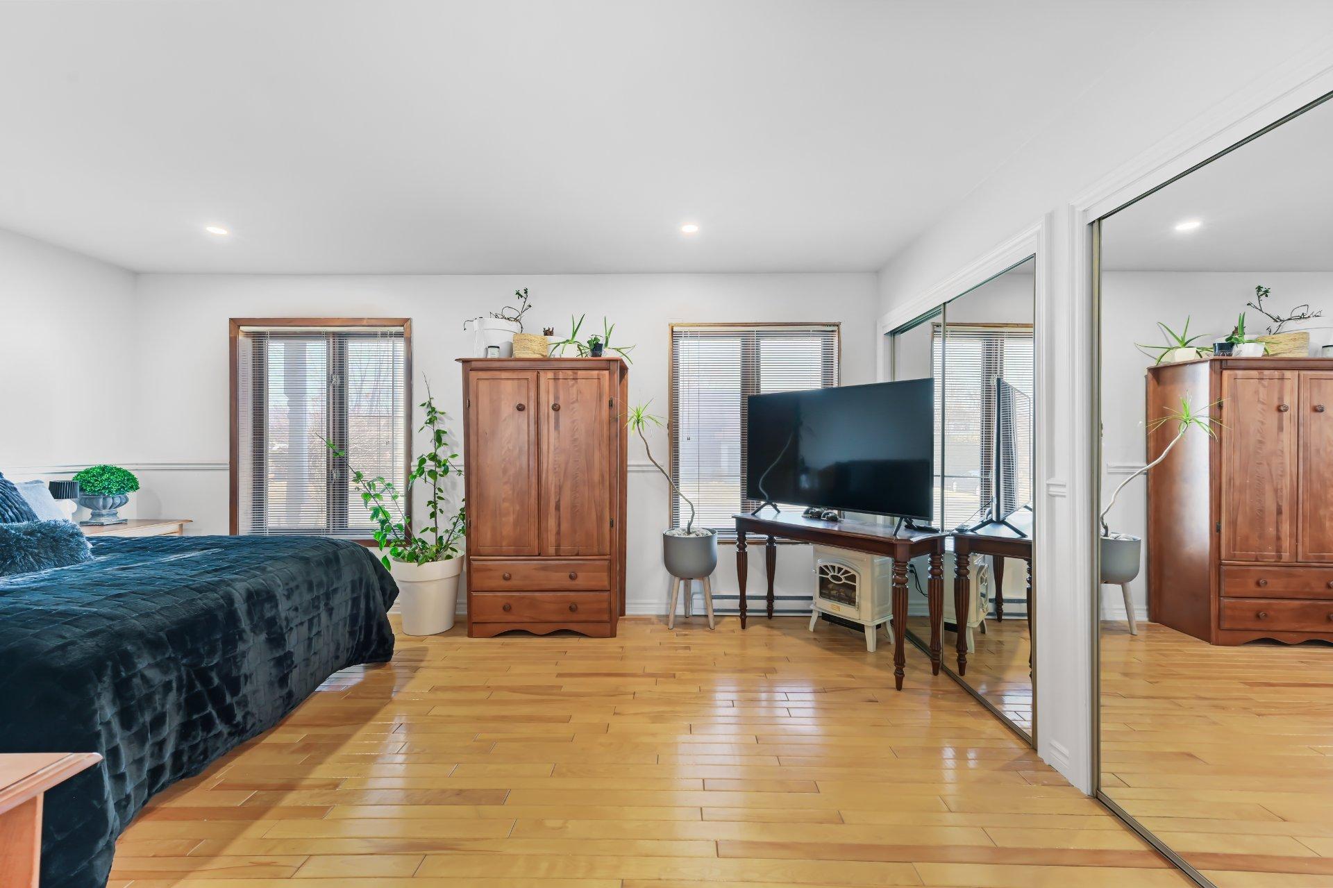 









25


31e Avenue

,
Saint-Blaise-sur-Richelieu,




QC
J0J1W0

