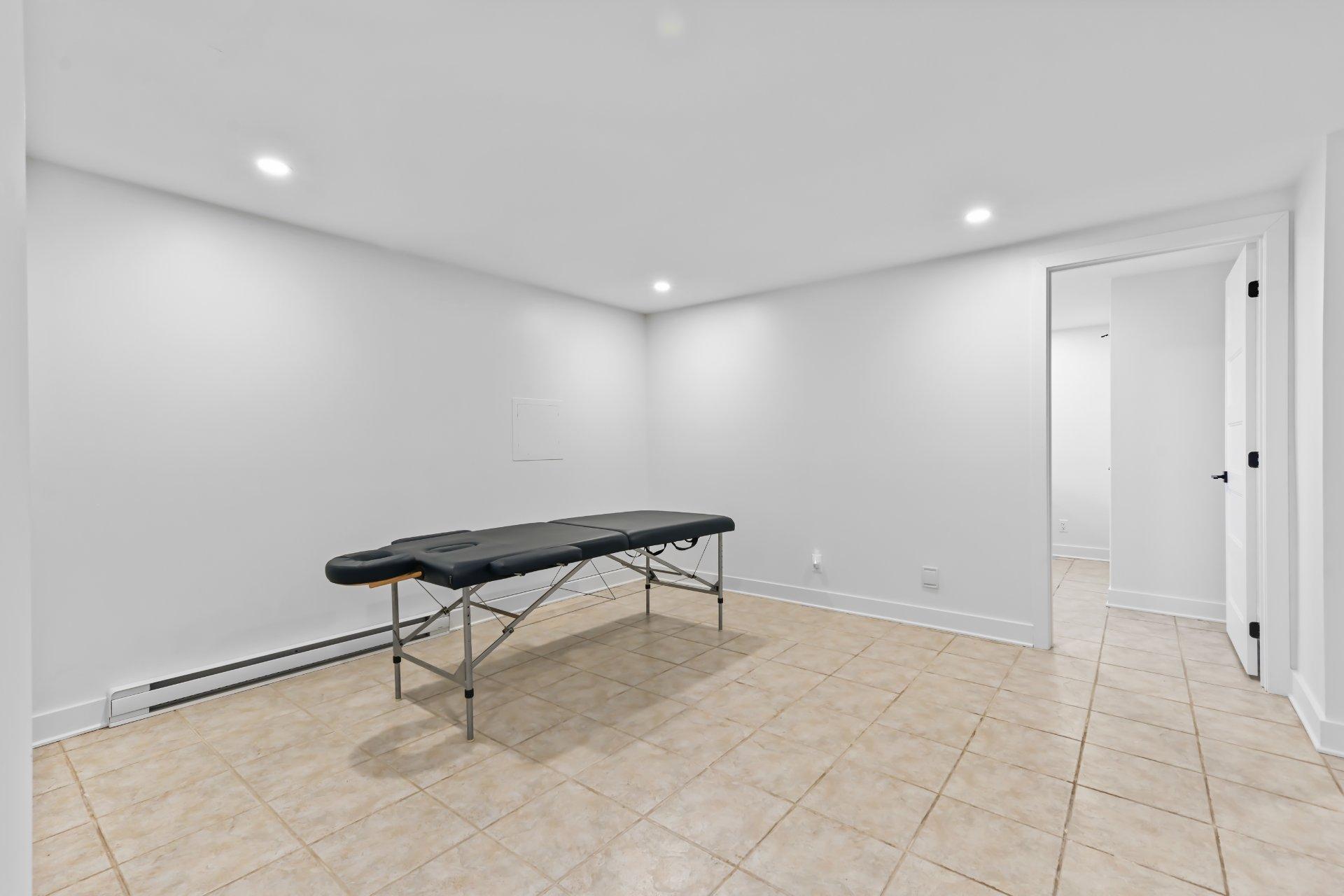 









25


31e Avenue

,
Saint-Blaise-sur-Richelieu,




QC
J0J1W0

