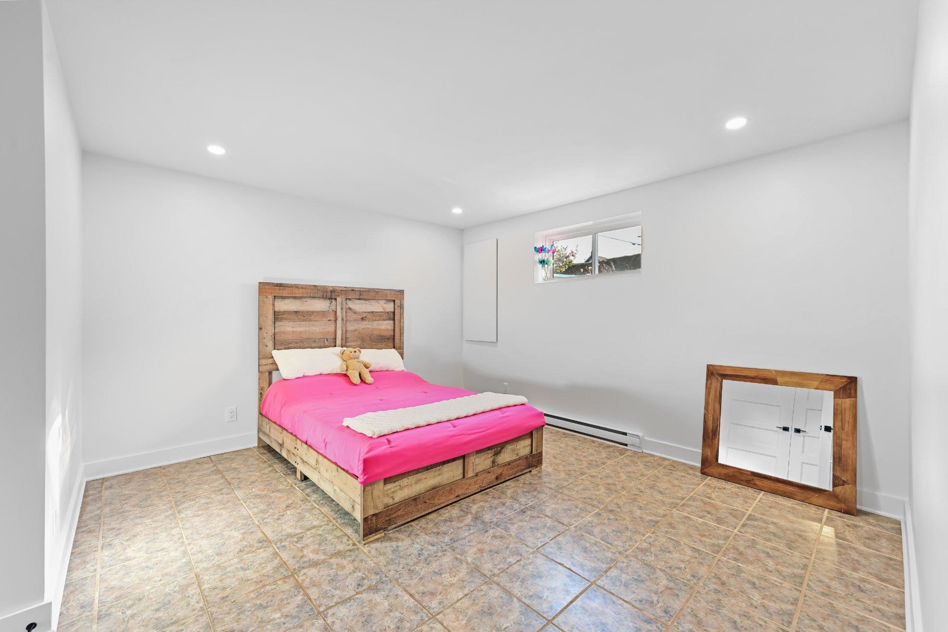 









25


31e Avenue

,
Saint-Blaise-sur-Richelieu,




QC
J0J1W0

